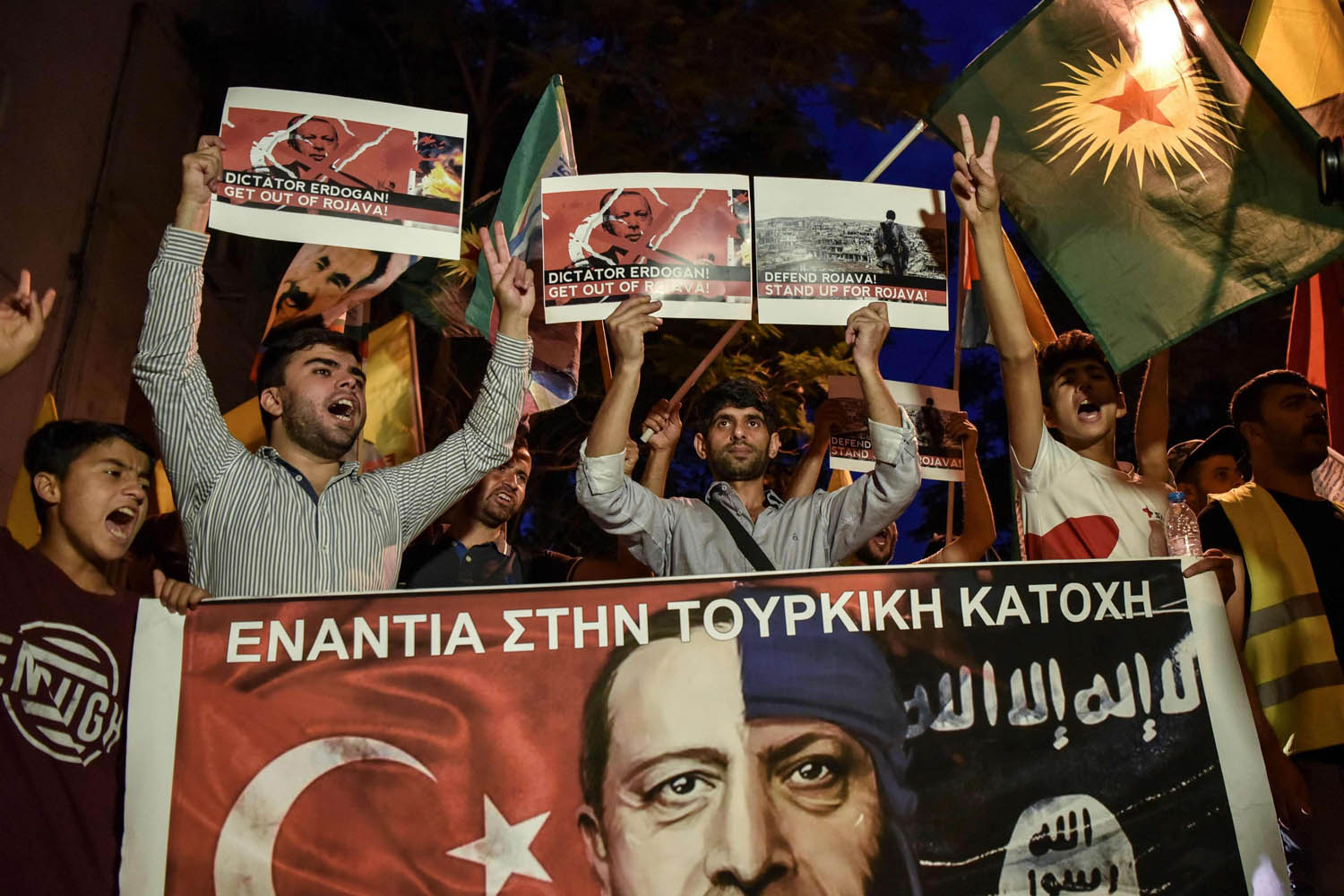 متظاهرون أكراد في أثينا ضد الغزو التركي لشمال سوريا