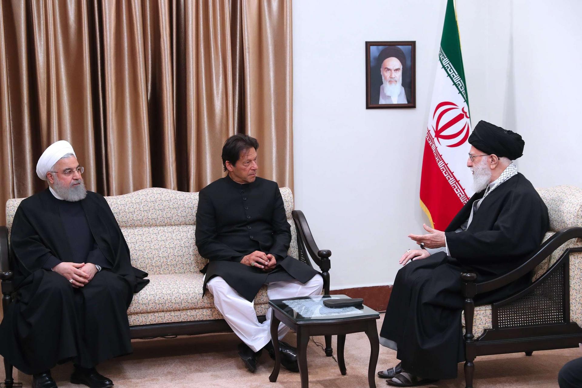 لقاء الرئيس الباكستاني عمر خان مع القيادة الايرانية