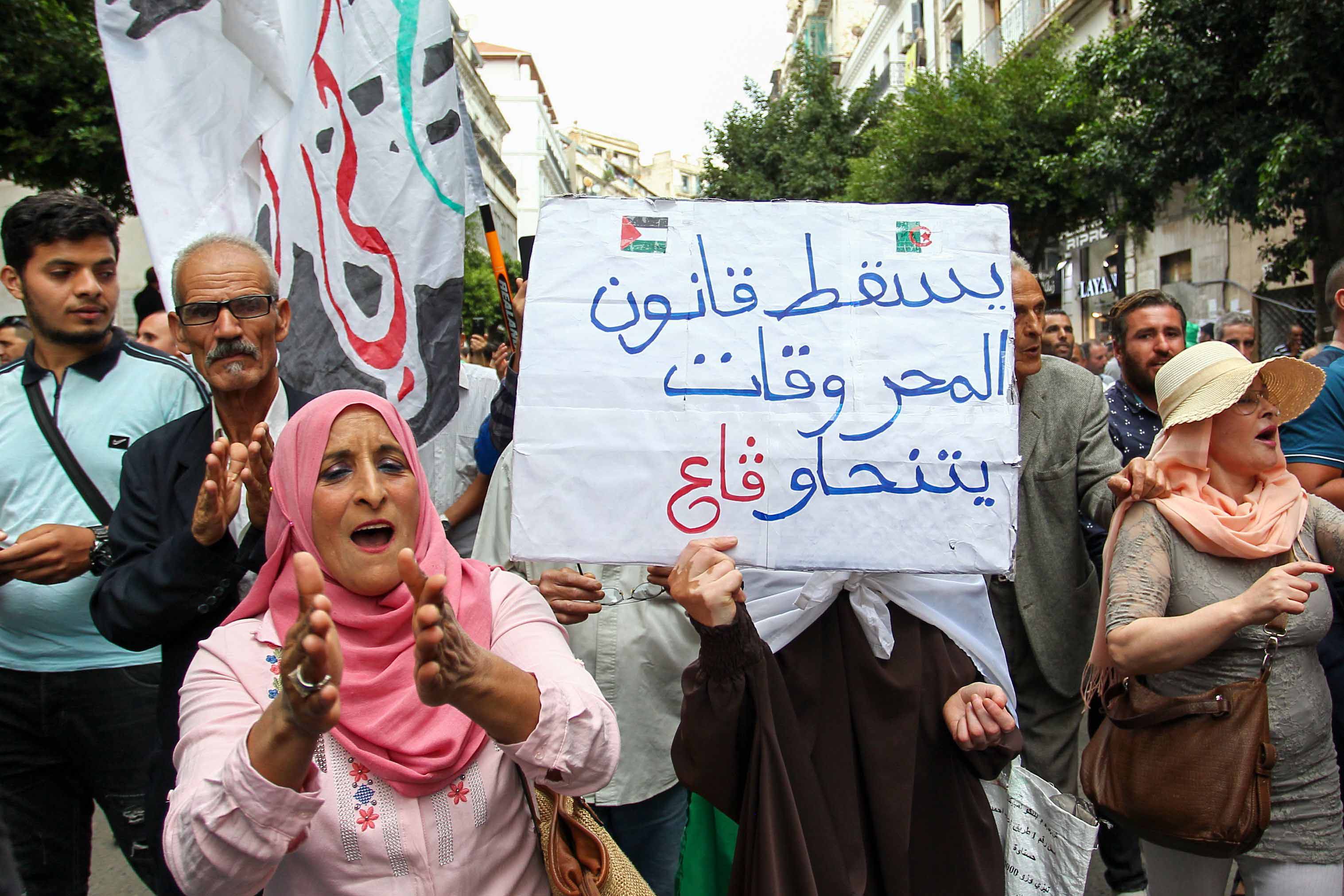 قانون المحروقات تمت إضافته إلى مظالم الحركة الاحتجاجية
