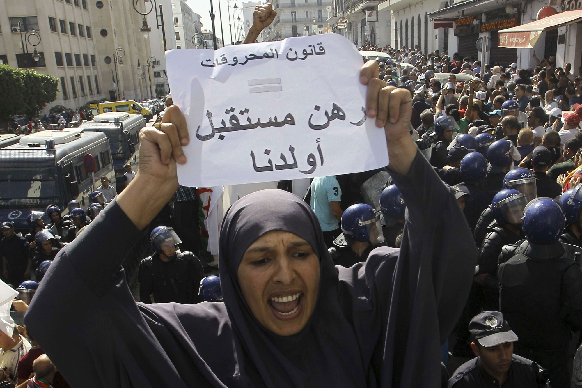 قانون المحروقات في الجزائر يتعرض لاتقادات الشارع