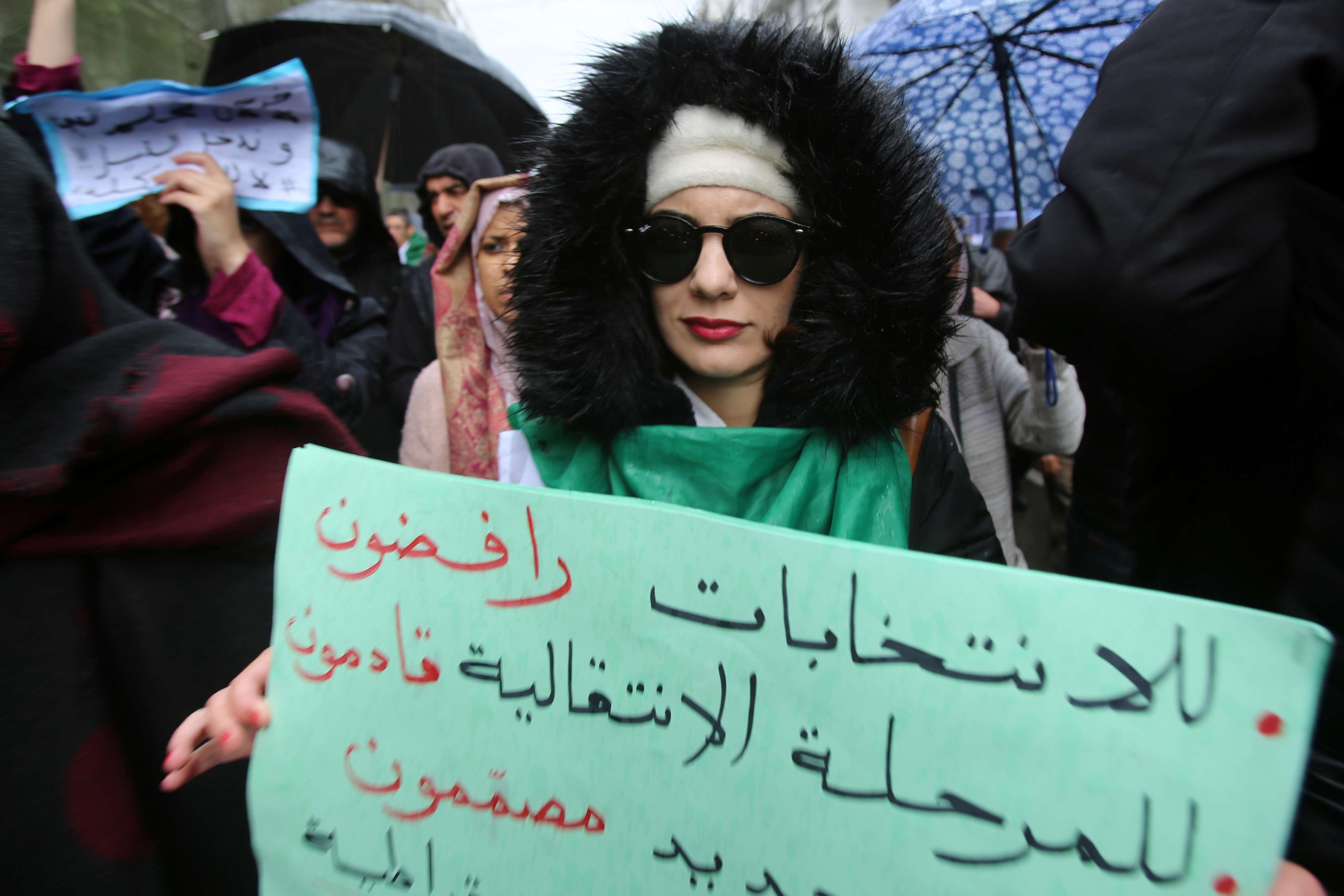 مئات الطلاب الجزائريين يرفضون الانتخابات الرئاسية