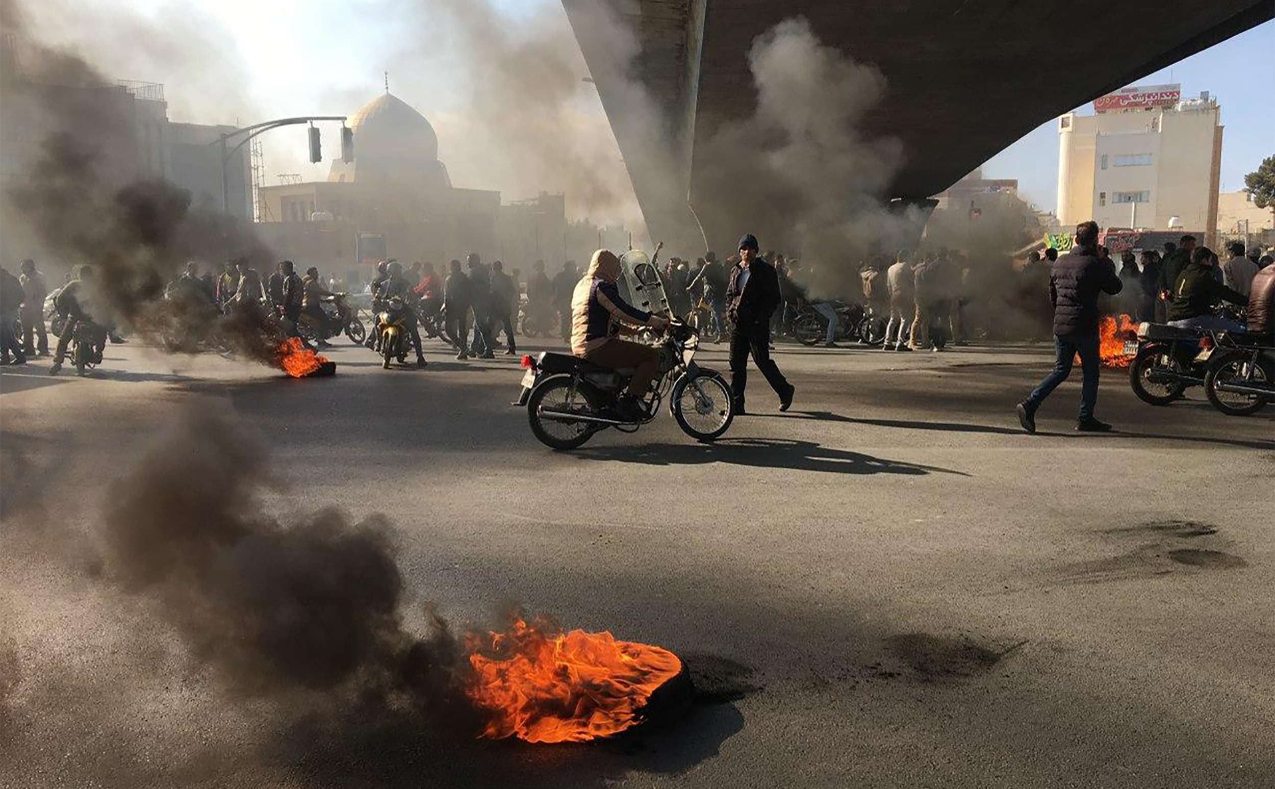 القتل نهج السلطات الإيرانية في قمع الاحتجاجات المناهضة لها