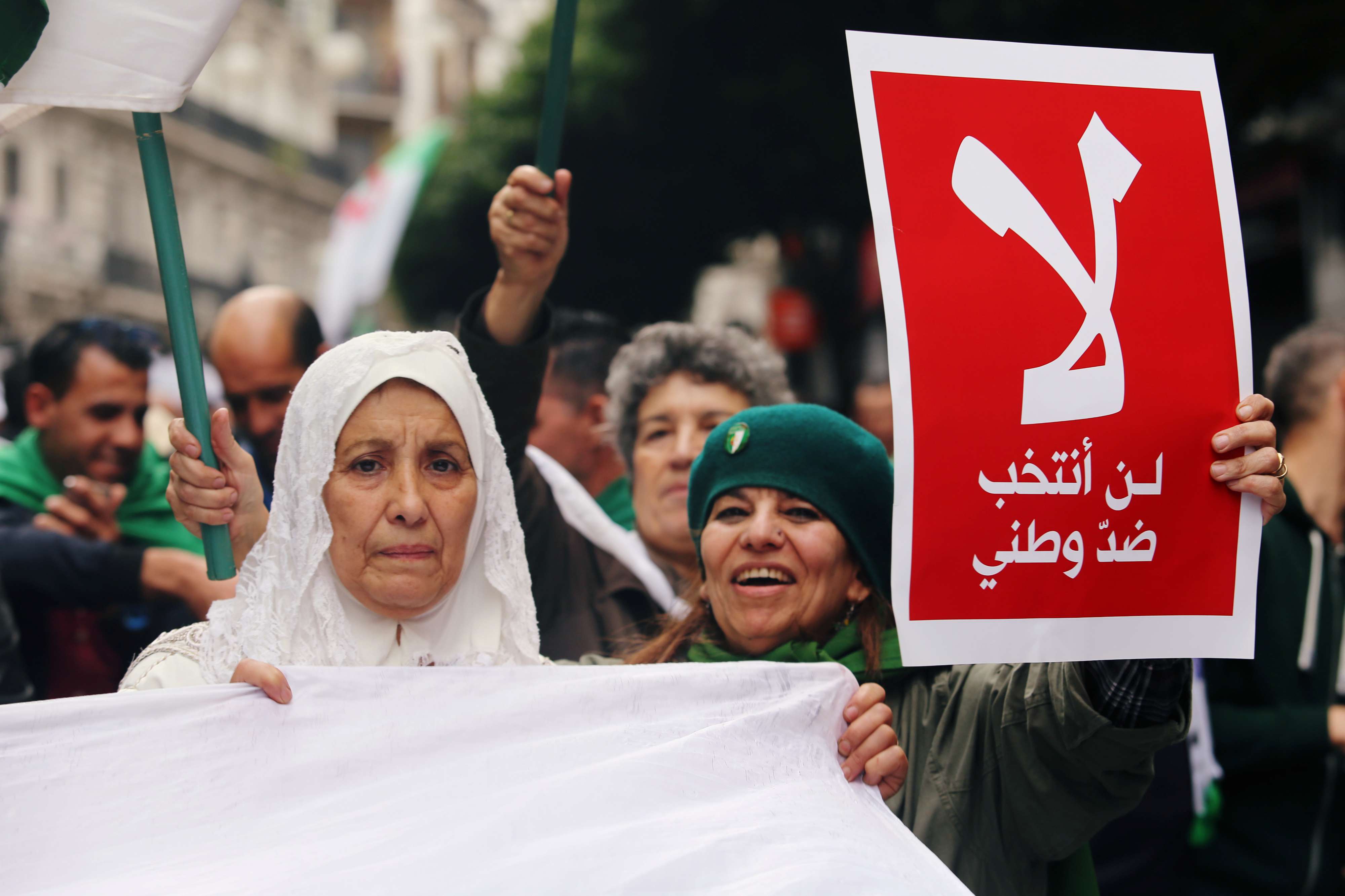 رفض الانتخابات تهمة في الجزائر