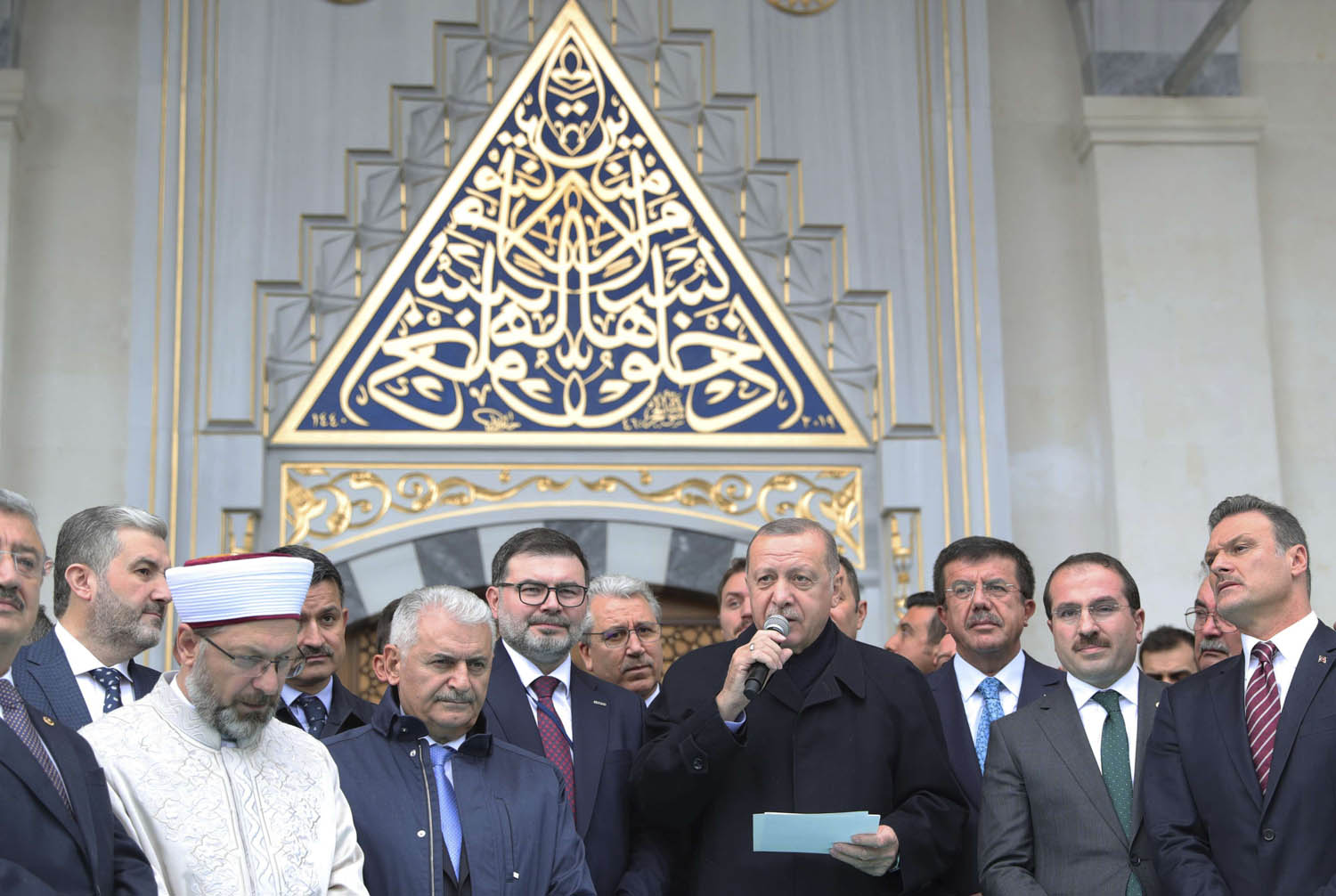 الرئيس التركي رجب طيب اردوغان يدشن مسجدا