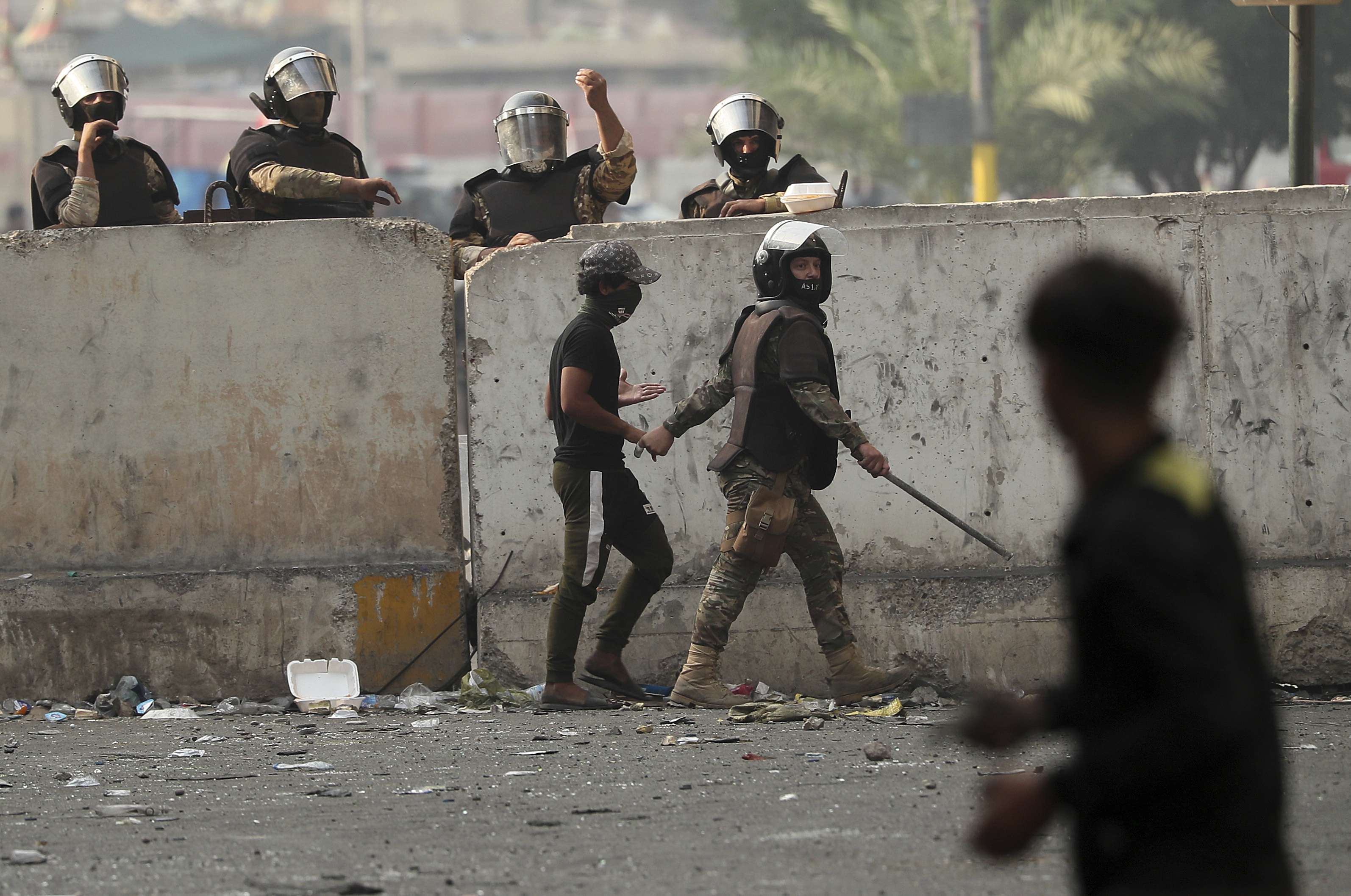 اشتباكات بين قوات الامن العراقية ومتظاهرين