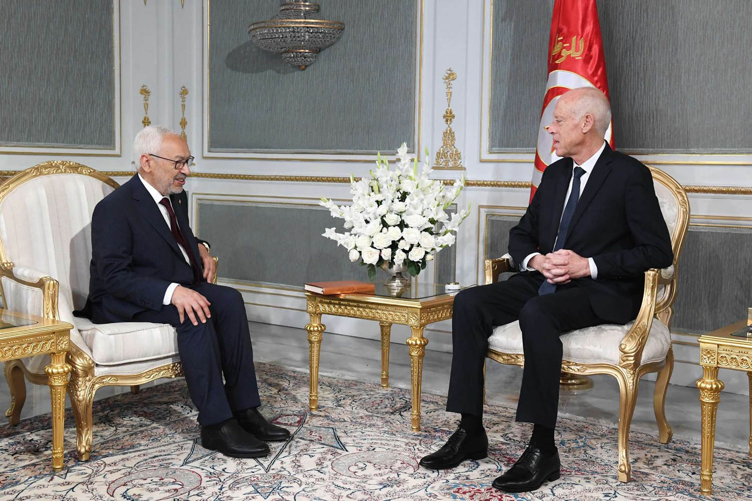 الرئيس التونسي قيس سعيد يستقبل رئيس حركة النهضة راشد الغنوشي