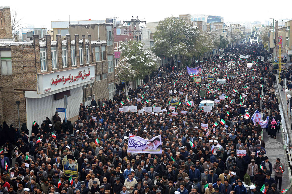 مسيرة مؤيدة للنظام الايراني بعد احتجاجات عارمة طالبت باسقاطه