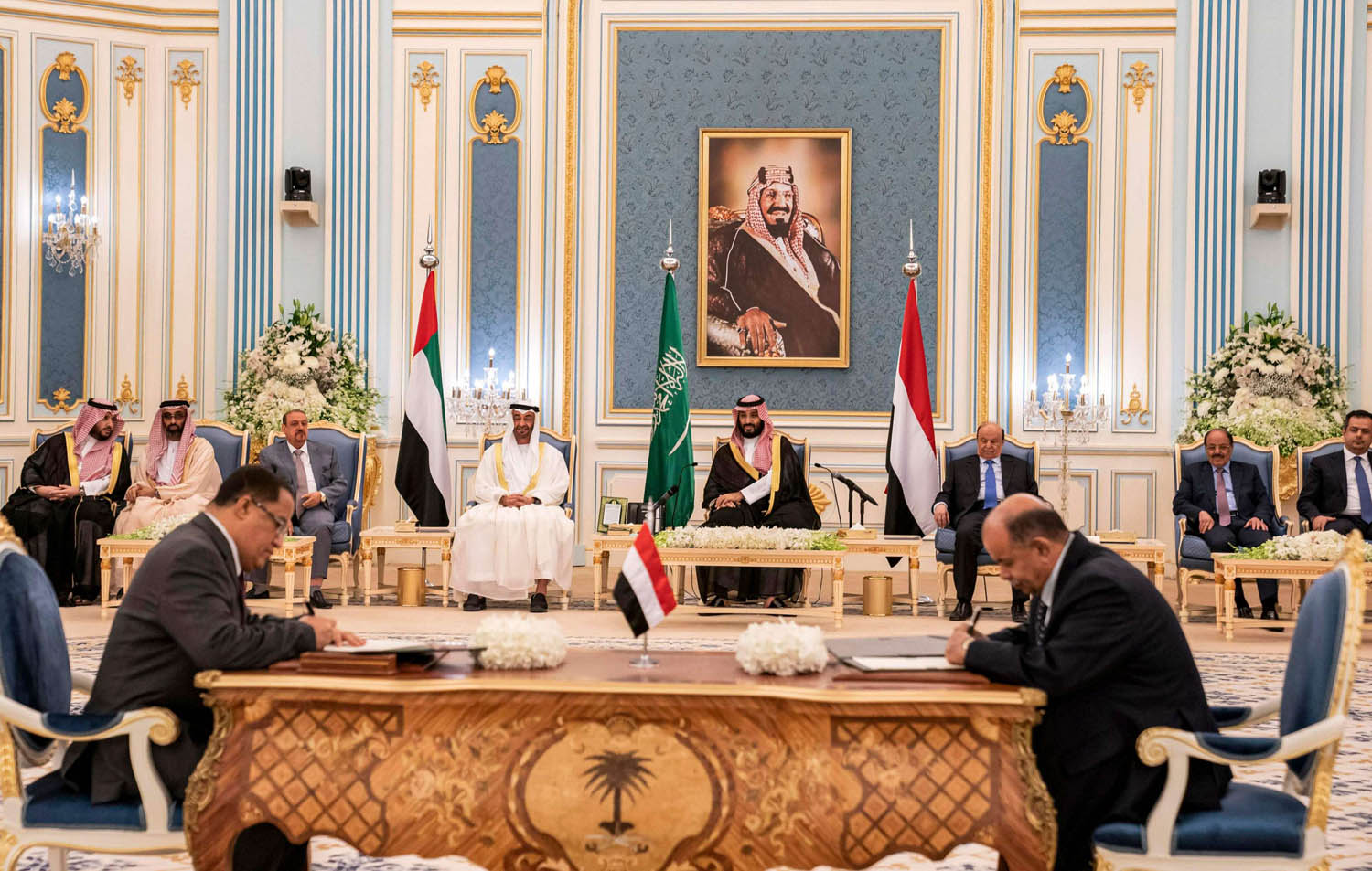 توقيع اتفاق الرياض بين الفرقاء اليمنيين