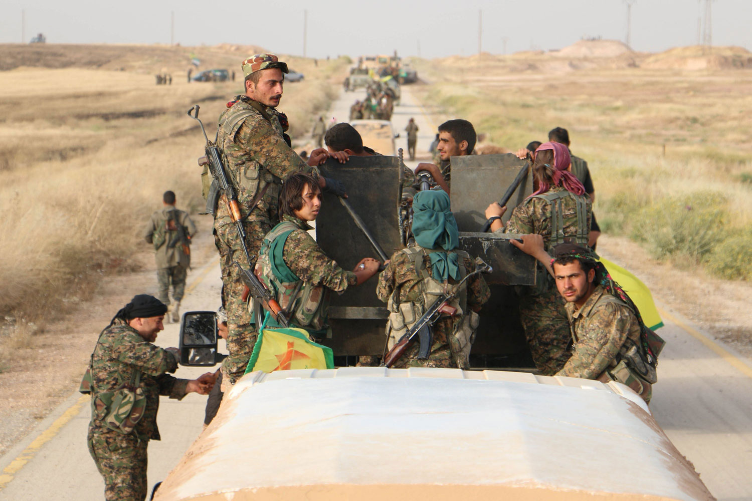 واشنطن تركت وحدات حماية الشعب الكردية تواجه مصيرها وحيدة بعد أن دفعت حياة الآلاف من مقاتليها في الحرب على داعش