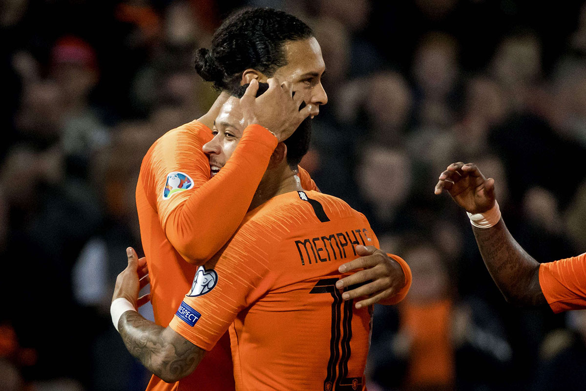 هولندا تتصدرمجموعتها برصيد 15 نقطة من خمسة انتصارات وخسارة