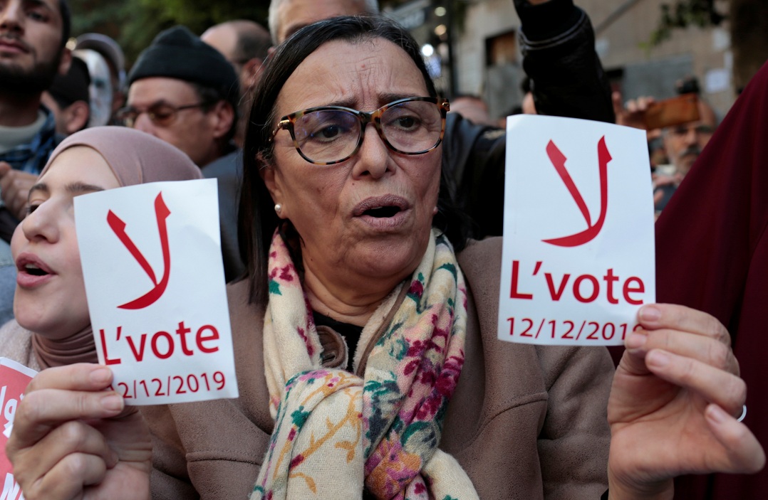 الجزائريون يرفضون انتخابات رئاسية تستنسخ نظام بوتفليقة