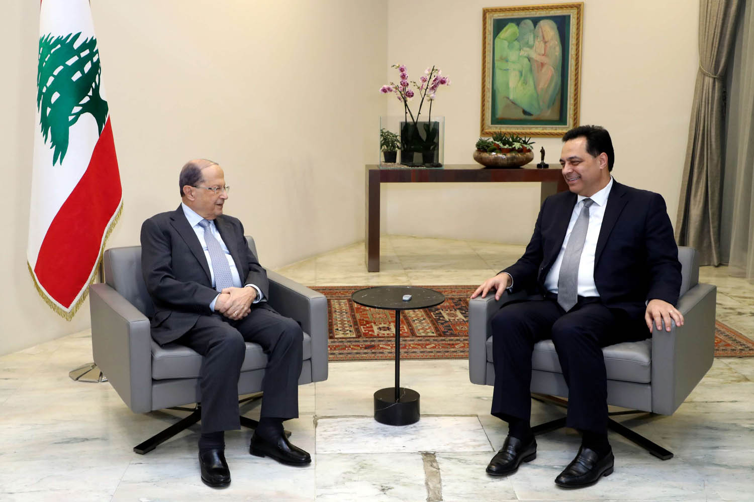 الرئيس اللبناني ميشال عون يستقبل رئيس الوزراء المكلف حسان دياب
