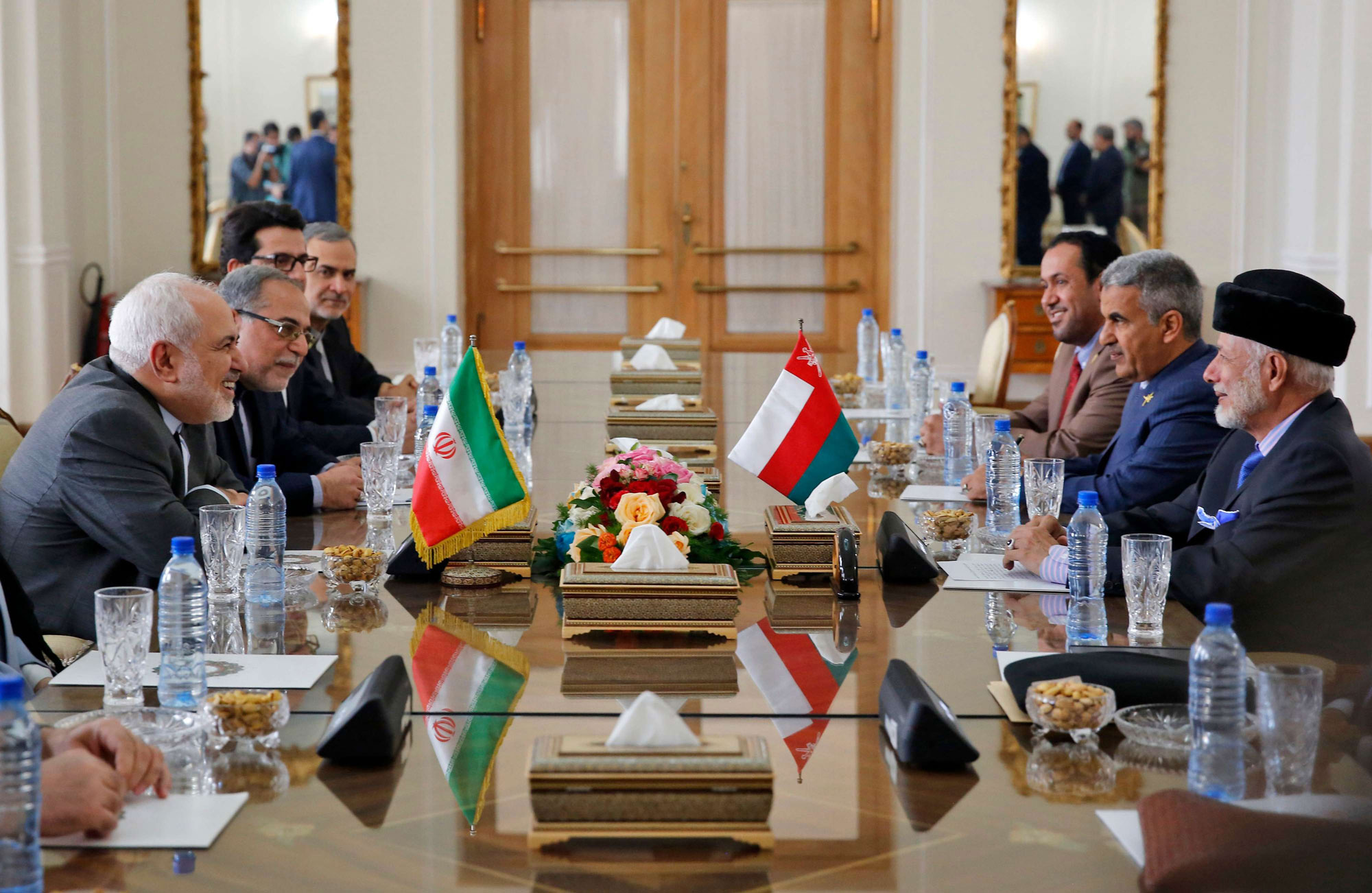 وزير الخارجية العماني يجري مع نظيره الإيراني مباحثات في طهران حول أكثر من ملف