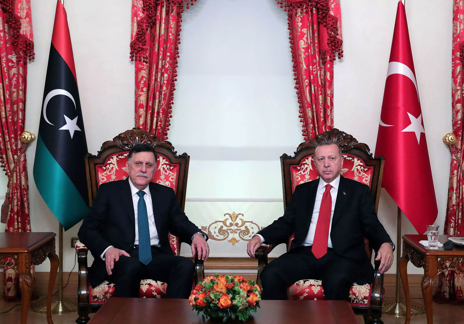 الرئيس التركي رجب طيب اردوغان يستقبل رئيس حكومة الوفاق الليبية فايز السراج