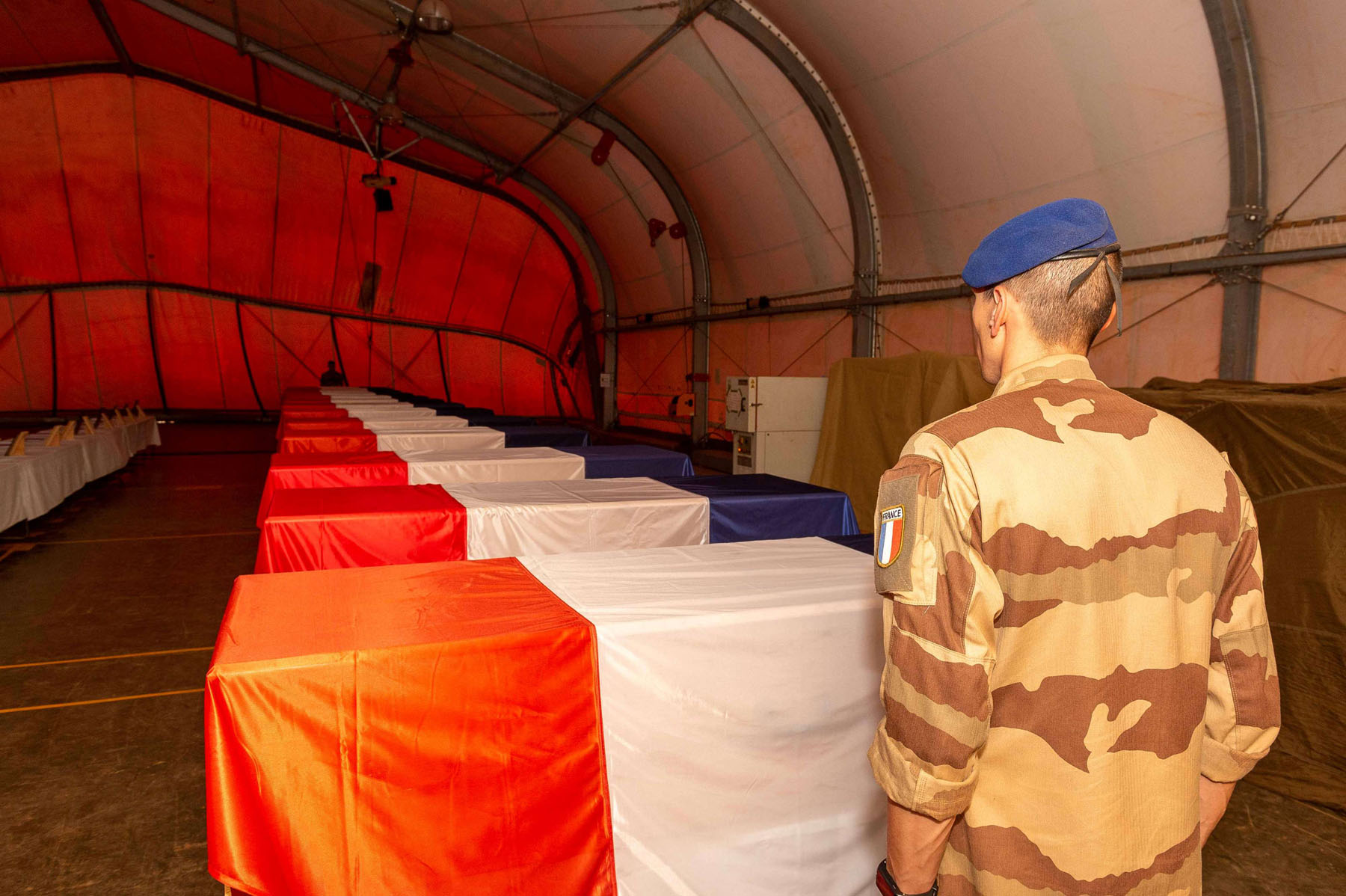 فرنسا تكرّم 13 جنديا قتلوا في مالي