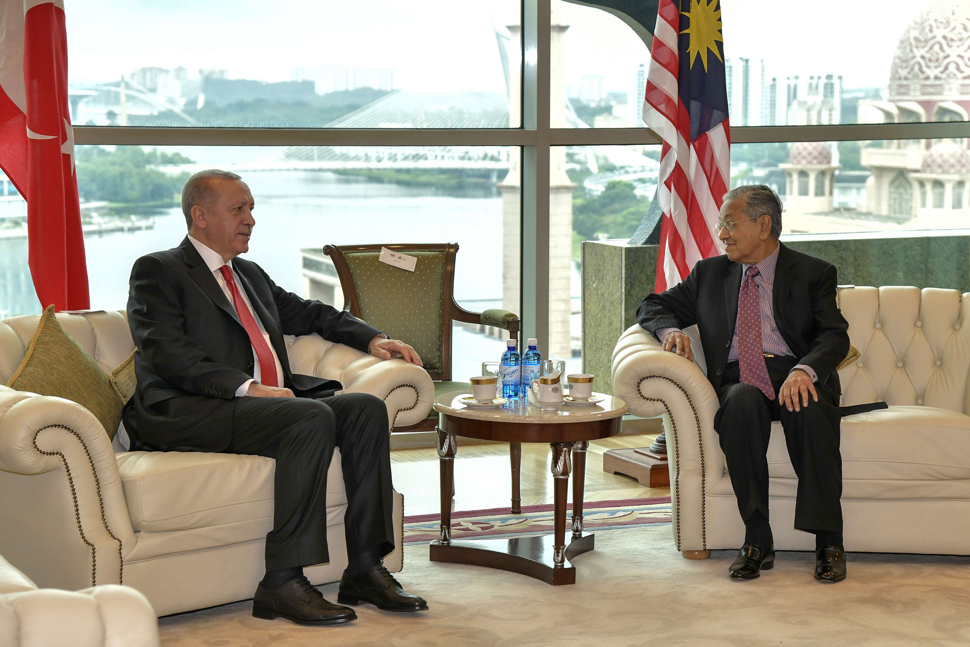 رئيس الوزراء الماليزي مهاتير محمد والرئيس التركي رجب طيب أردوغان
