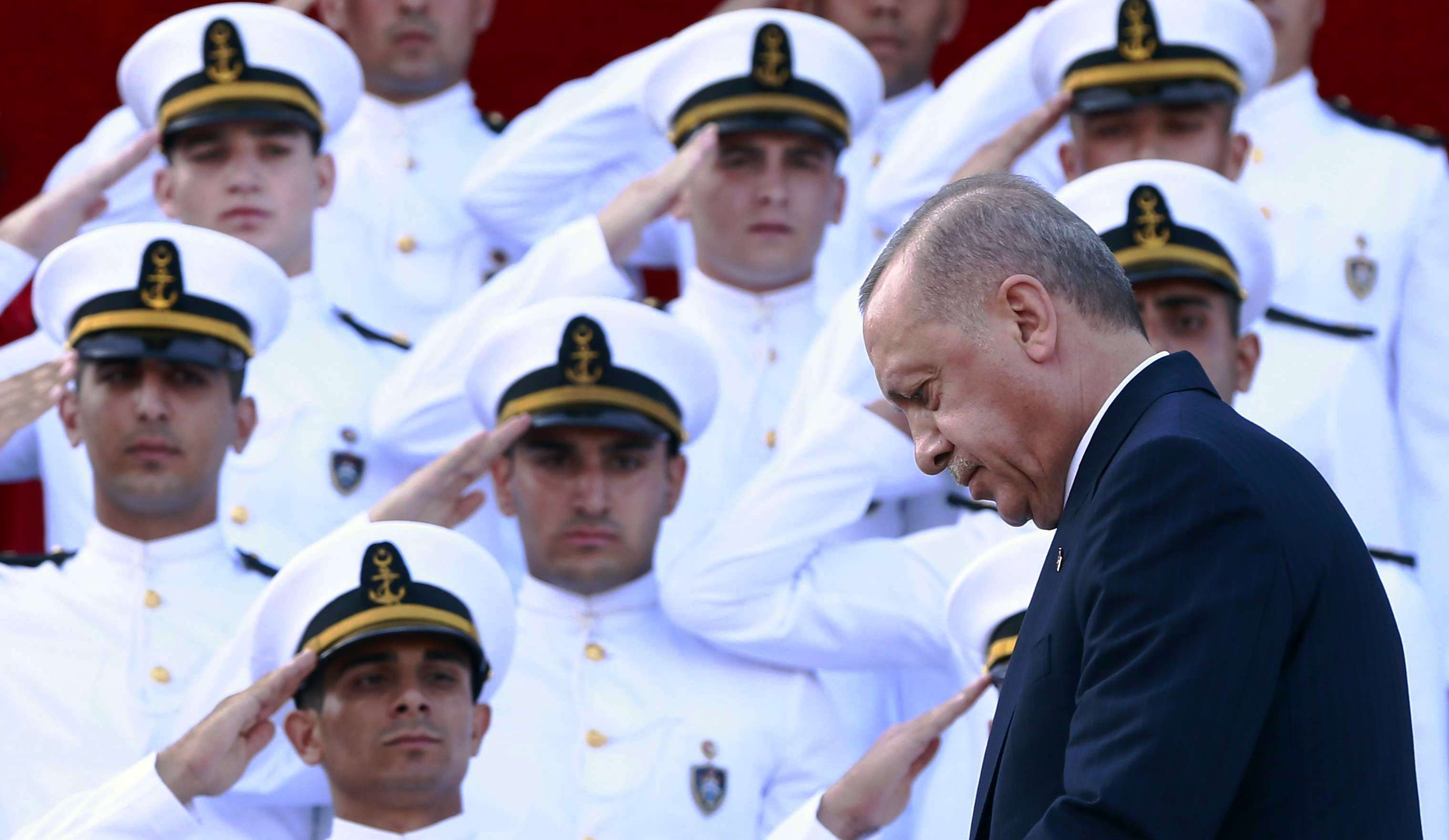 أروغان أغرق تركيا في أزمات داخلية وخارجية