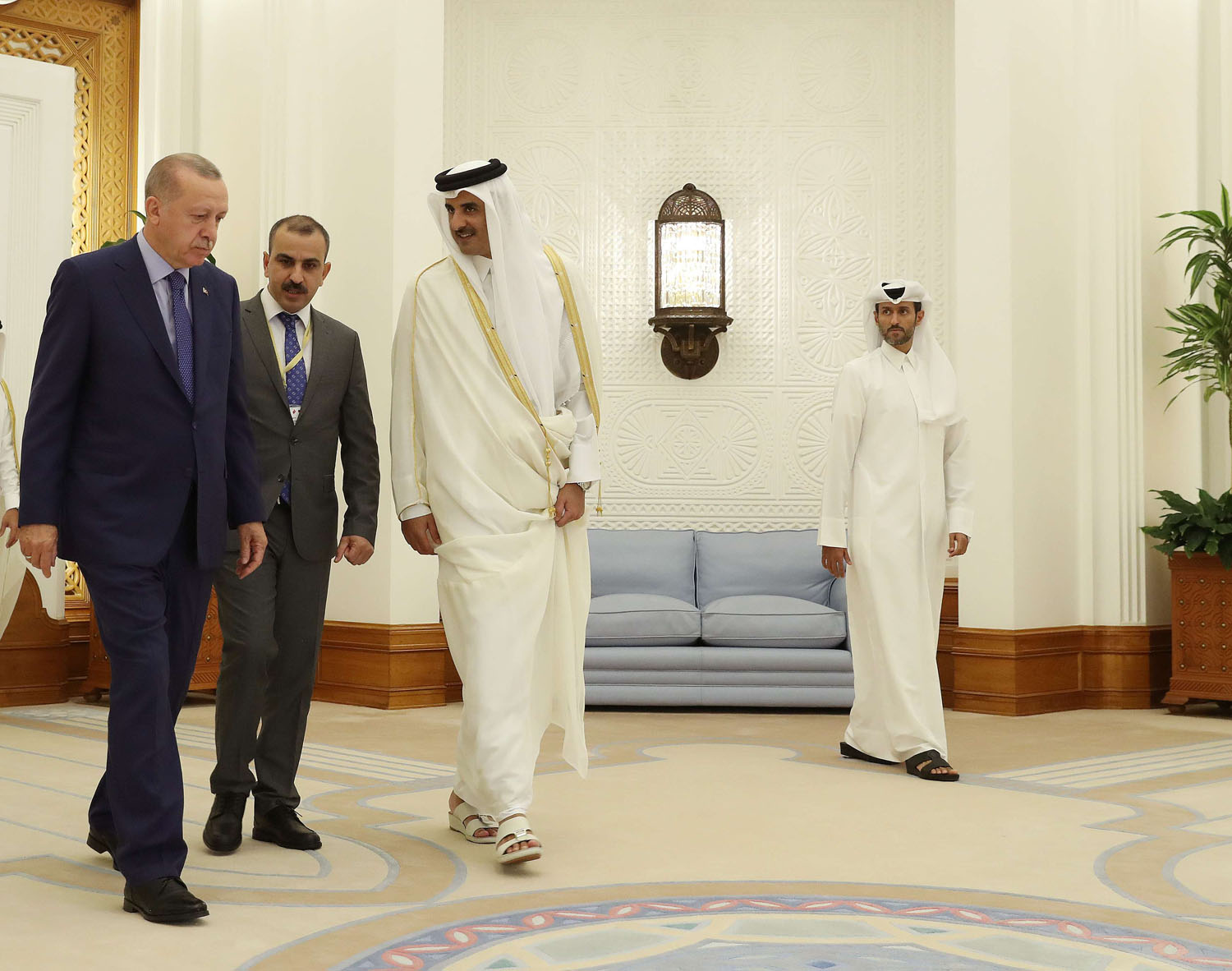 أمير قطر الشيخ تميم بن حمد يستقبل الرئيس التركي رجب طيب أردوغان في الدوحة
