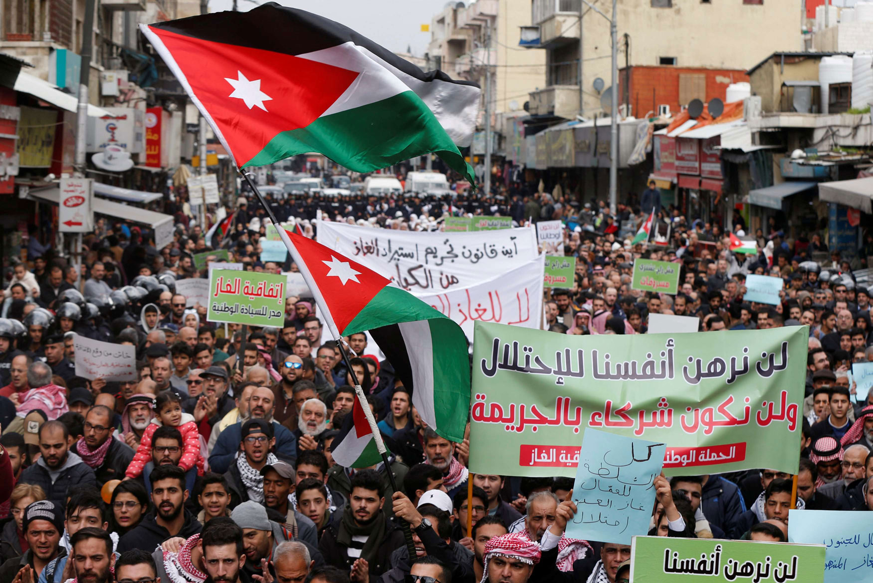 الأوساط الشعبية في الأردن لا تقبل اتفاقية الغاز مع إسرائيل