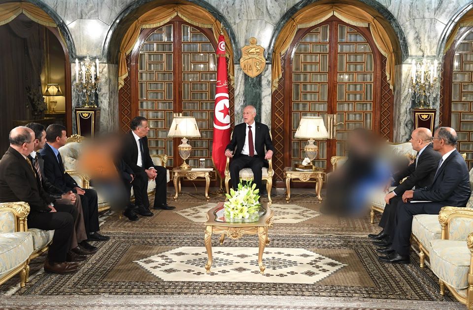 الرئيس التونسي قيس سعيد يستقبل اطفال ارهابيين قتلوا في ليبيا