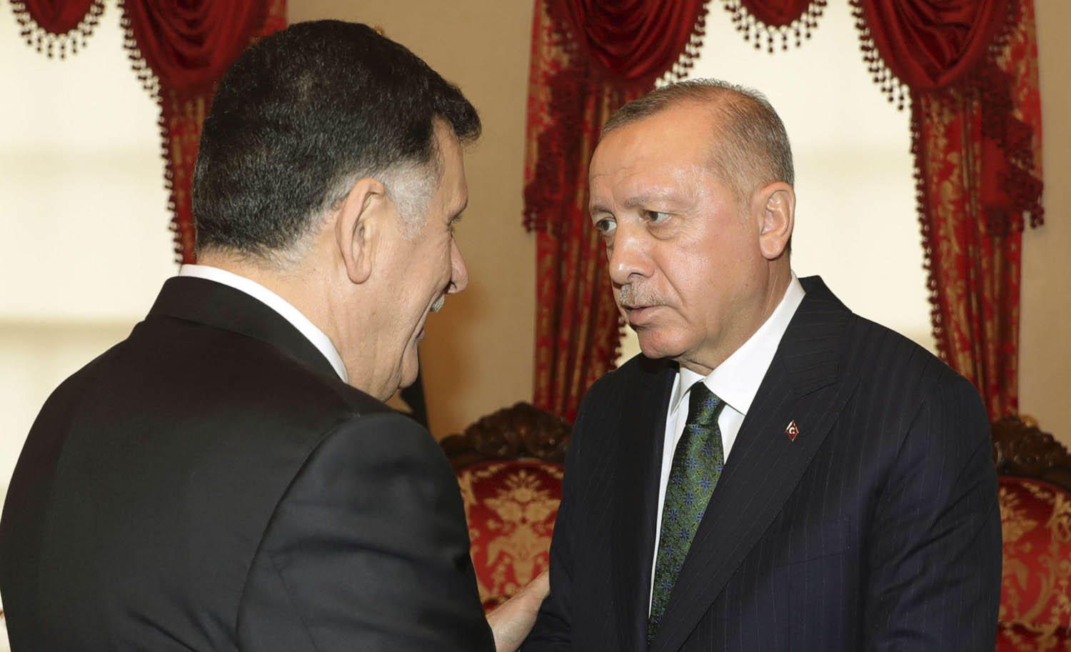 الرئيس التركي رجب طيب أردوغان مع رئيس حكومة الوفاق فايز السراج