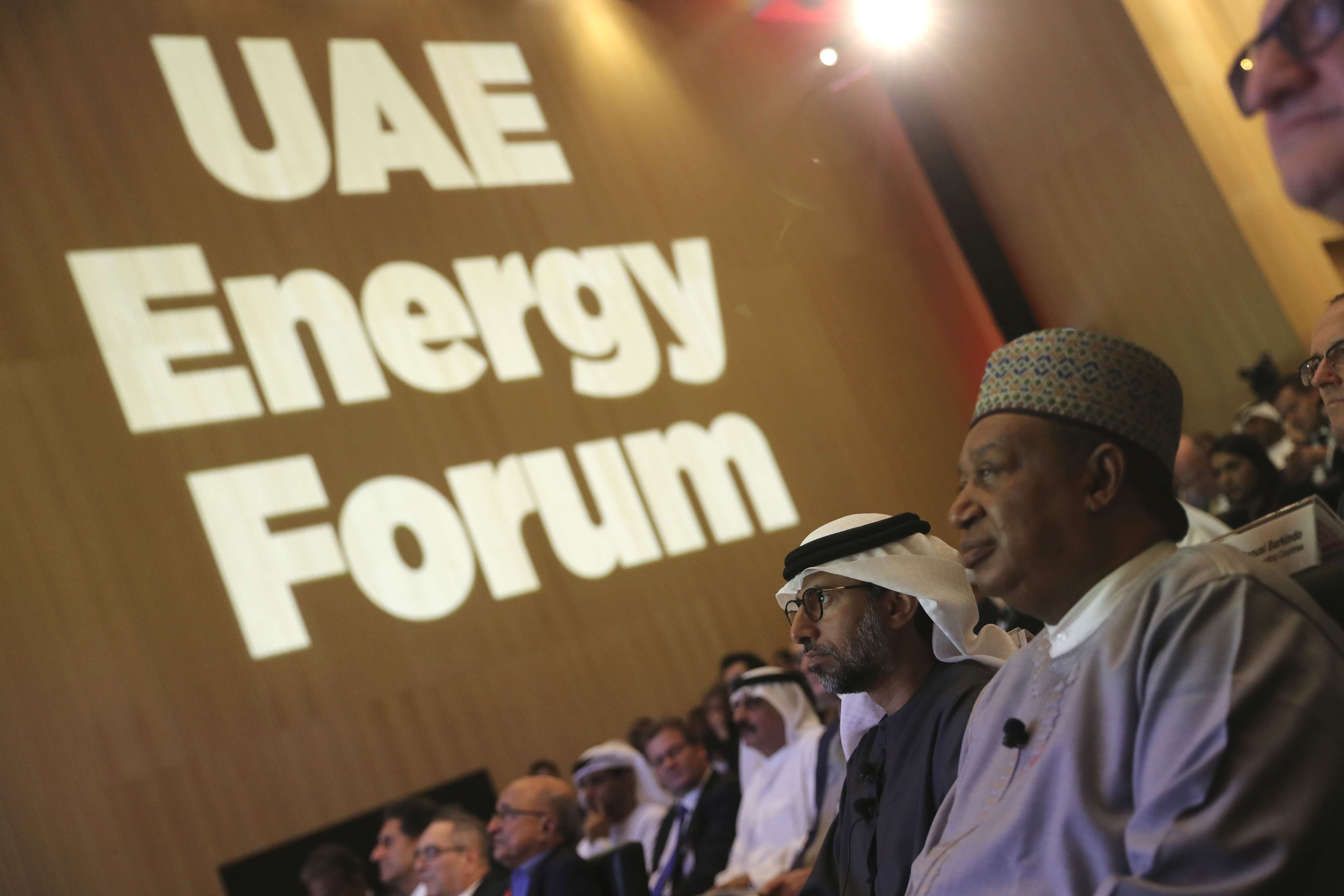 سهيل المزروعي وزير الطاقة الإماراتي ومحمد باركيندو أمين عام منظمة أوبك 