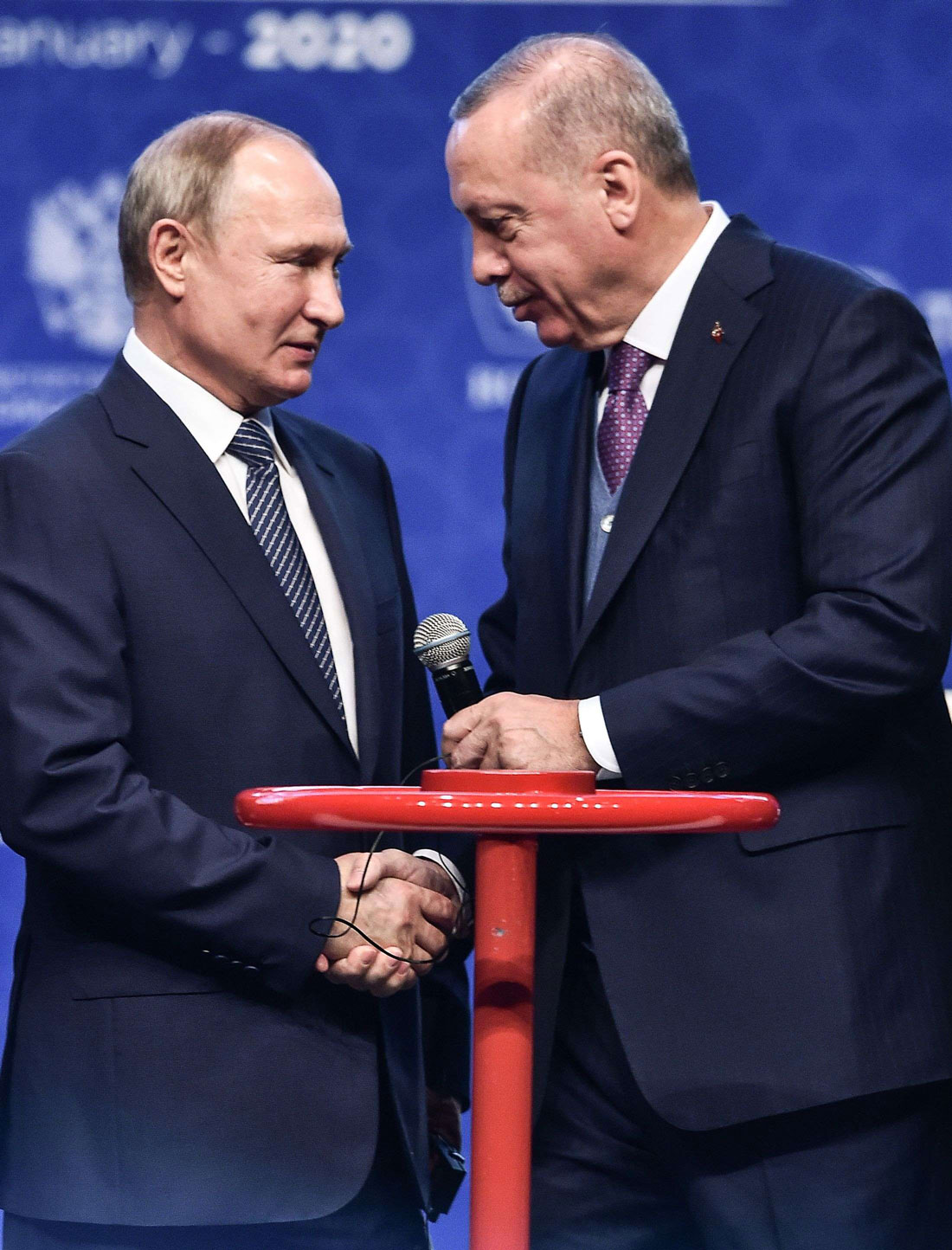 الرئيسان التركي والروسي يفتتحان مشروع السيل التركي