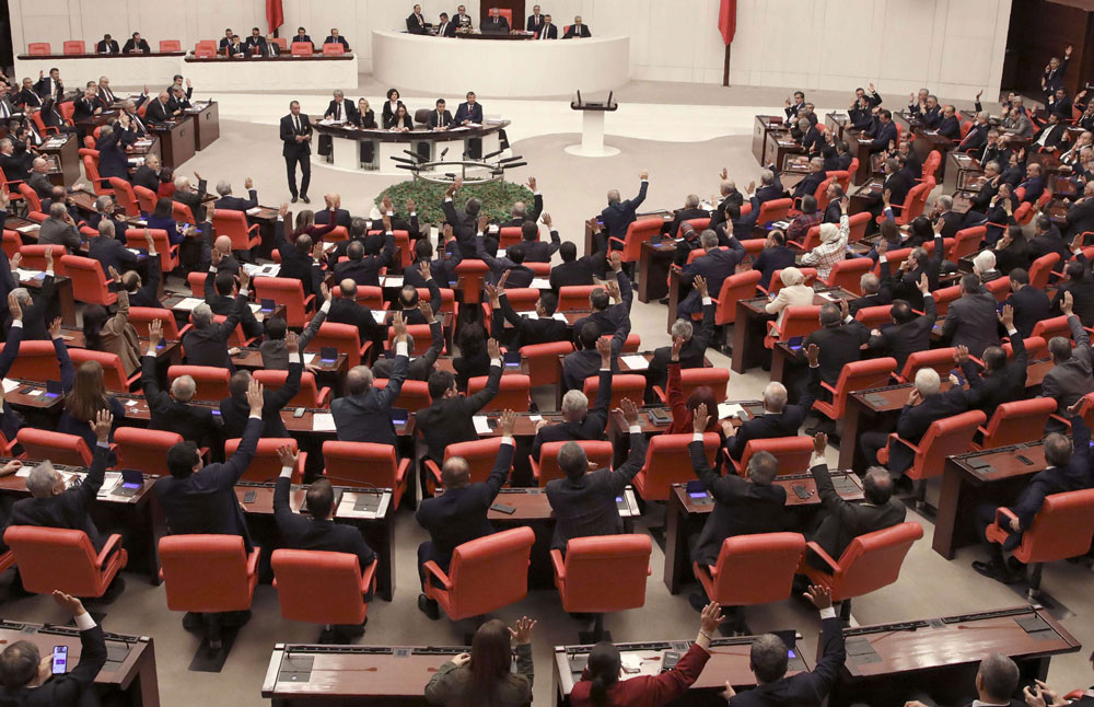 البرلمان التركي يتبني بغالبية الأصوات مذكرة تفويض اردوغان بالتدخل عسكريا في ليبيا وسط اعتراض المعارضة