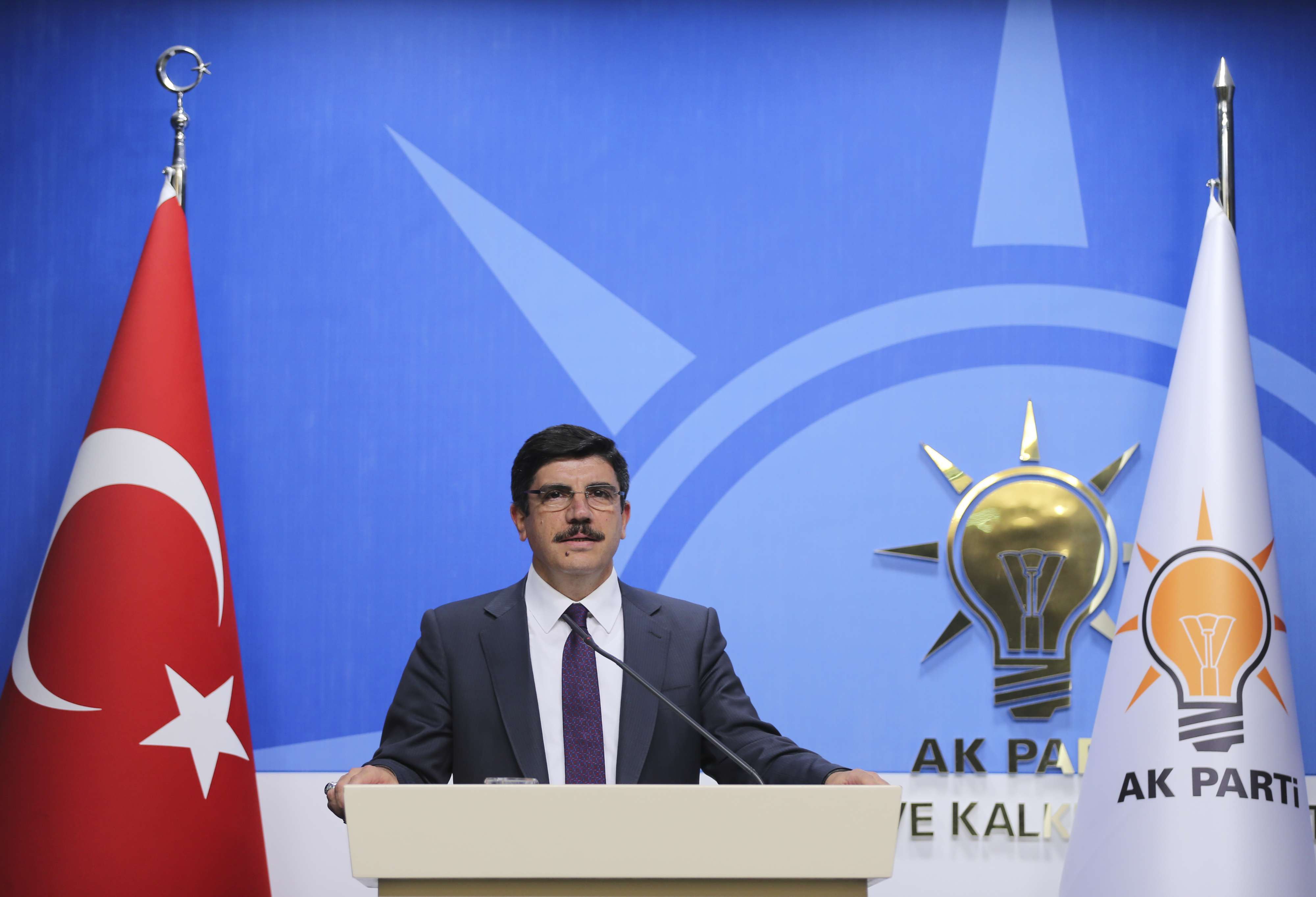 حكومة العدالة والتنمية تواصل سياسة زراعة الخصوم في كل مكان