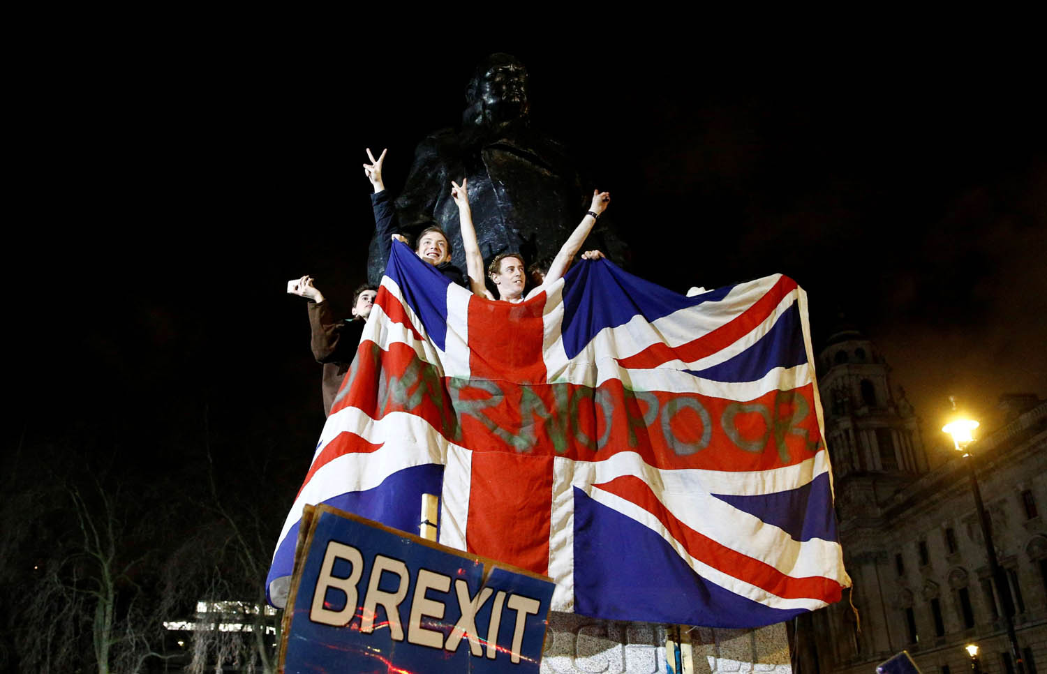 متظاهرون بريطانيون يحتفلون بخروج بريطانيا من الاتحاد الأوروبي