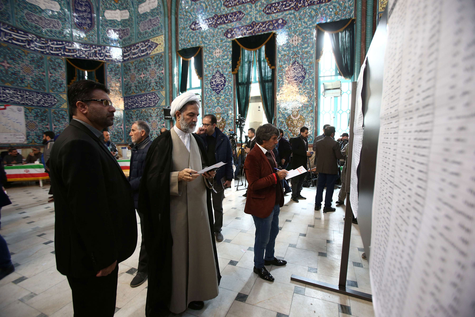 ايران وظفت المنابر الدينية لاستقطاب الناخبين بلا جدوى