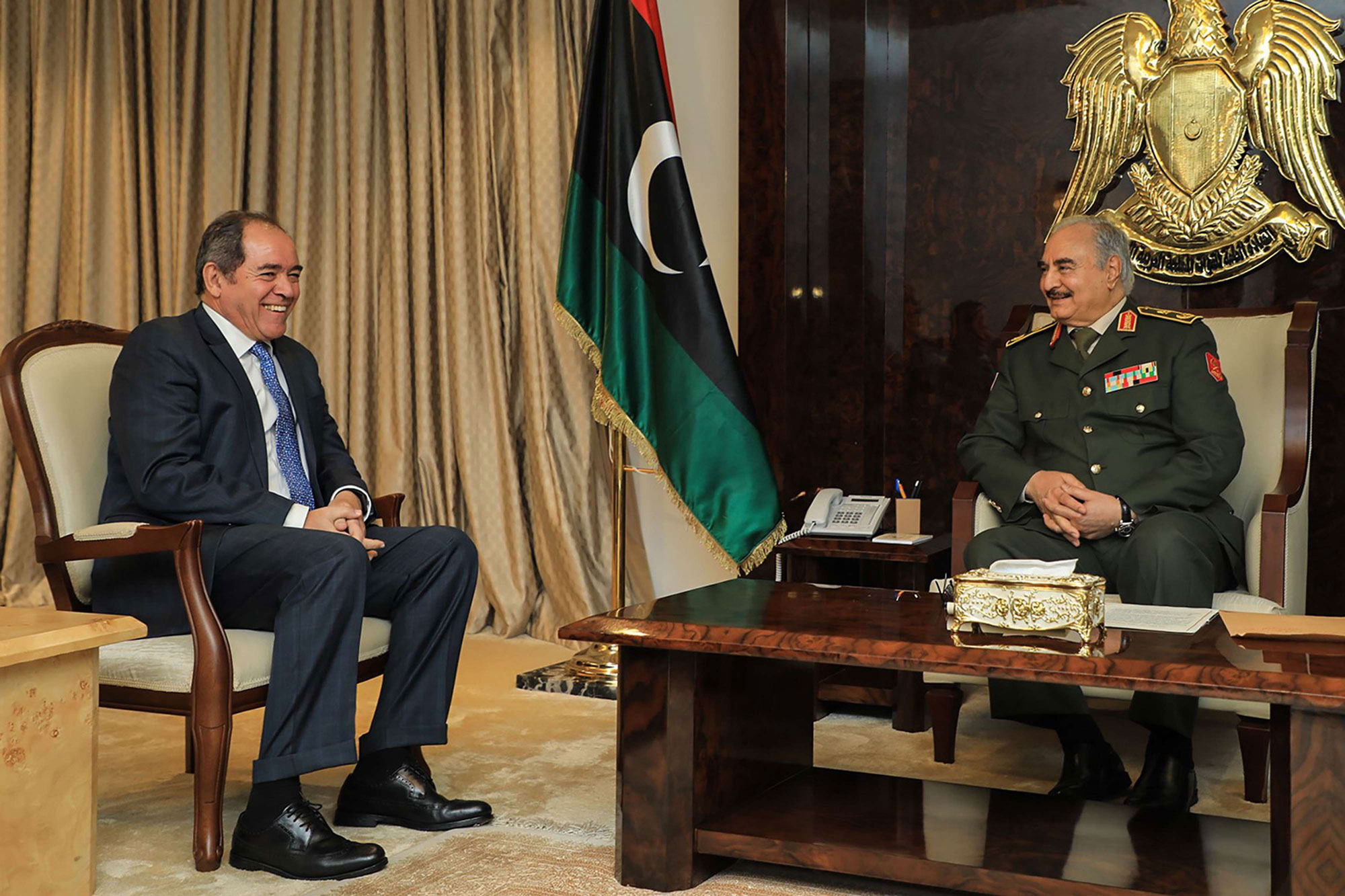 بوقادوم التقى بالمشير خليفة حفتر في الثالث من فبراير ضمن جهود جزائرية لحل الازمة الليبية