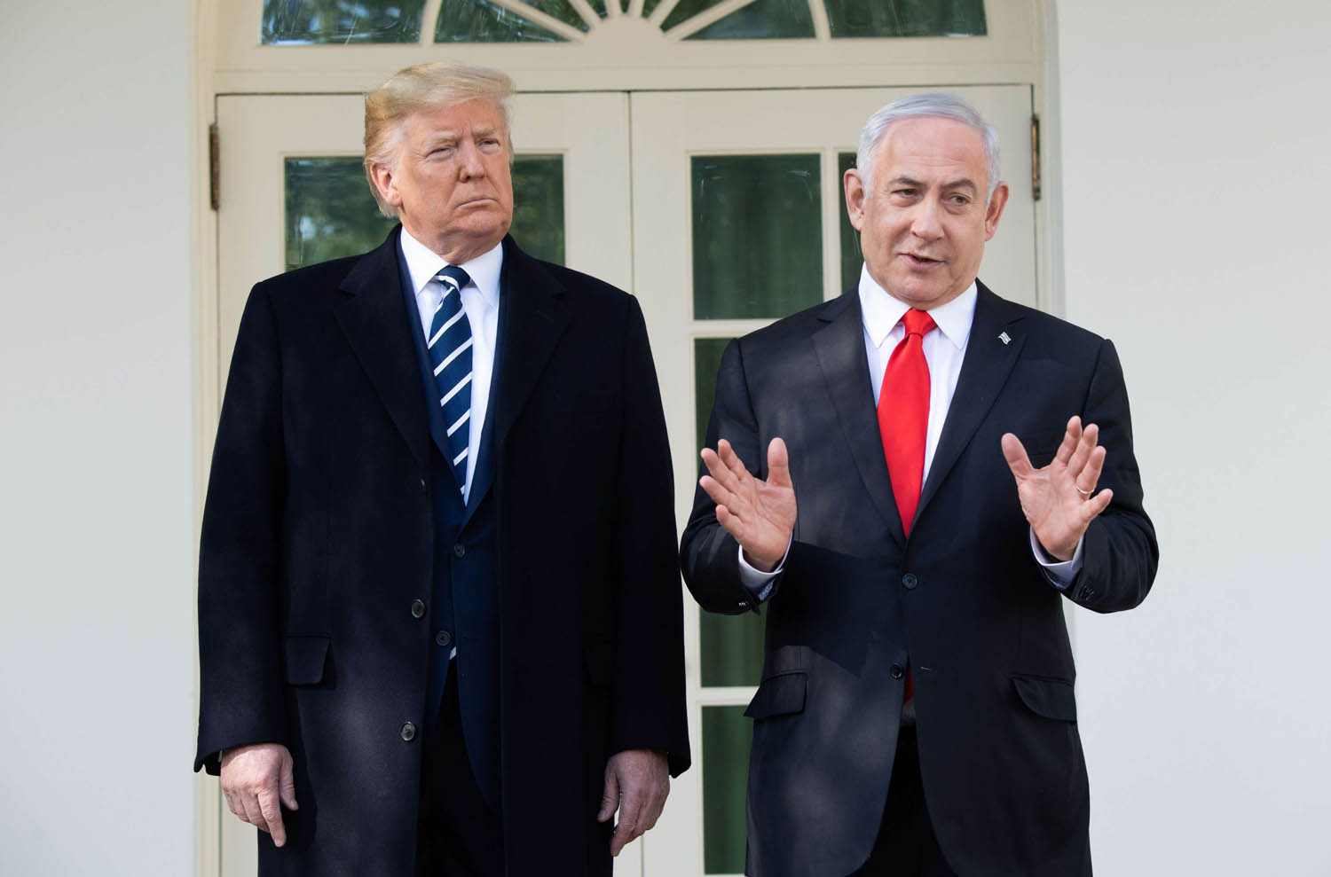 الرئيس الأميركي دونالد ترامب ورئيس الوزراء الاسرائيلي بنيامين نتنياهو يعلنان عن صفقة القرن