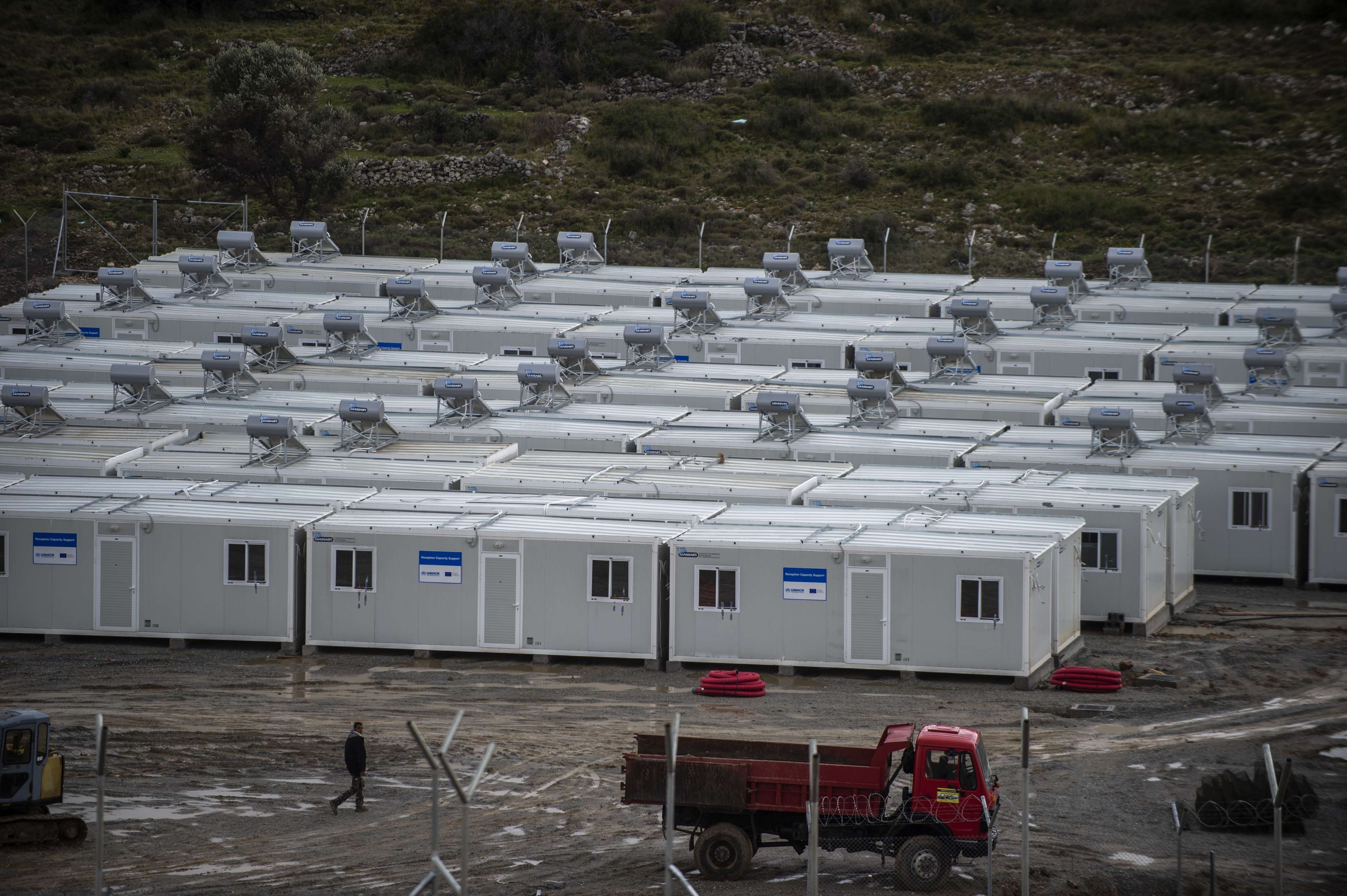 بناء مراكز احتجاز للمهاجرين اثارت غضب السكان في اليونان