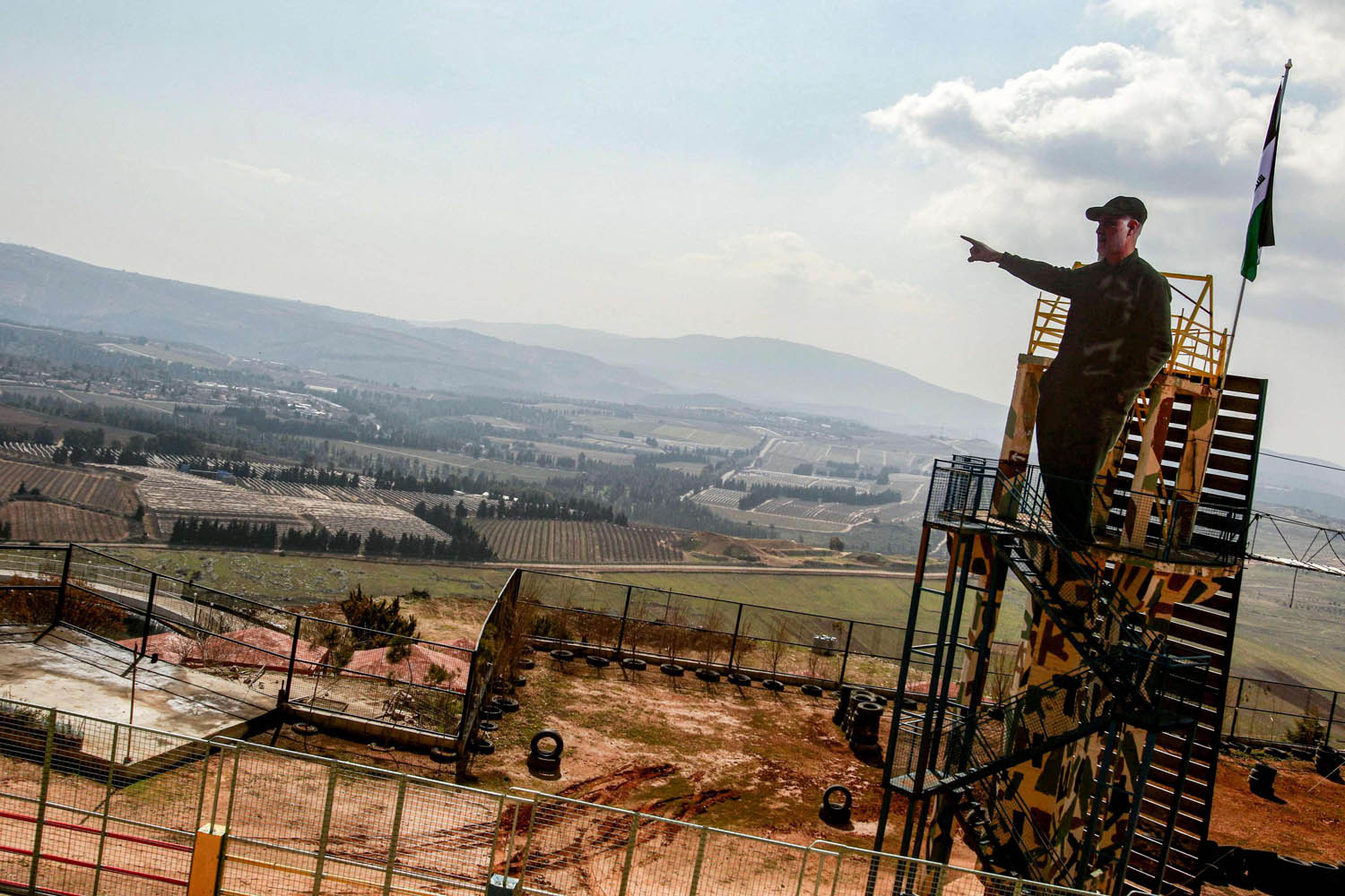 مجسم لقاسم سليماني على الحدود اللبنانية الاسرائيلية