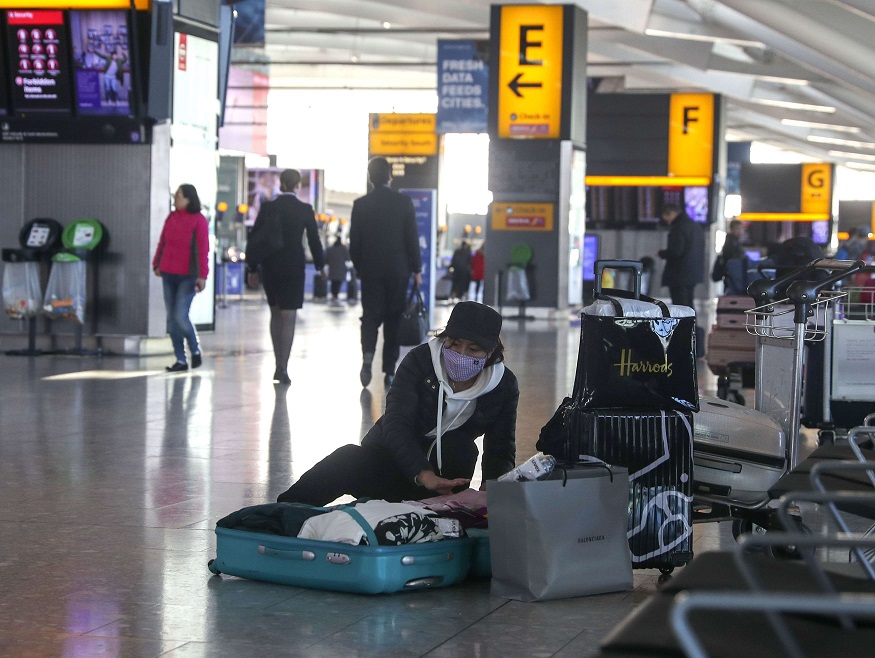 امراة صينية عالقة في مطار هيثرو بعد تعليق خدمات الخطوط البريطانية من والى الصين