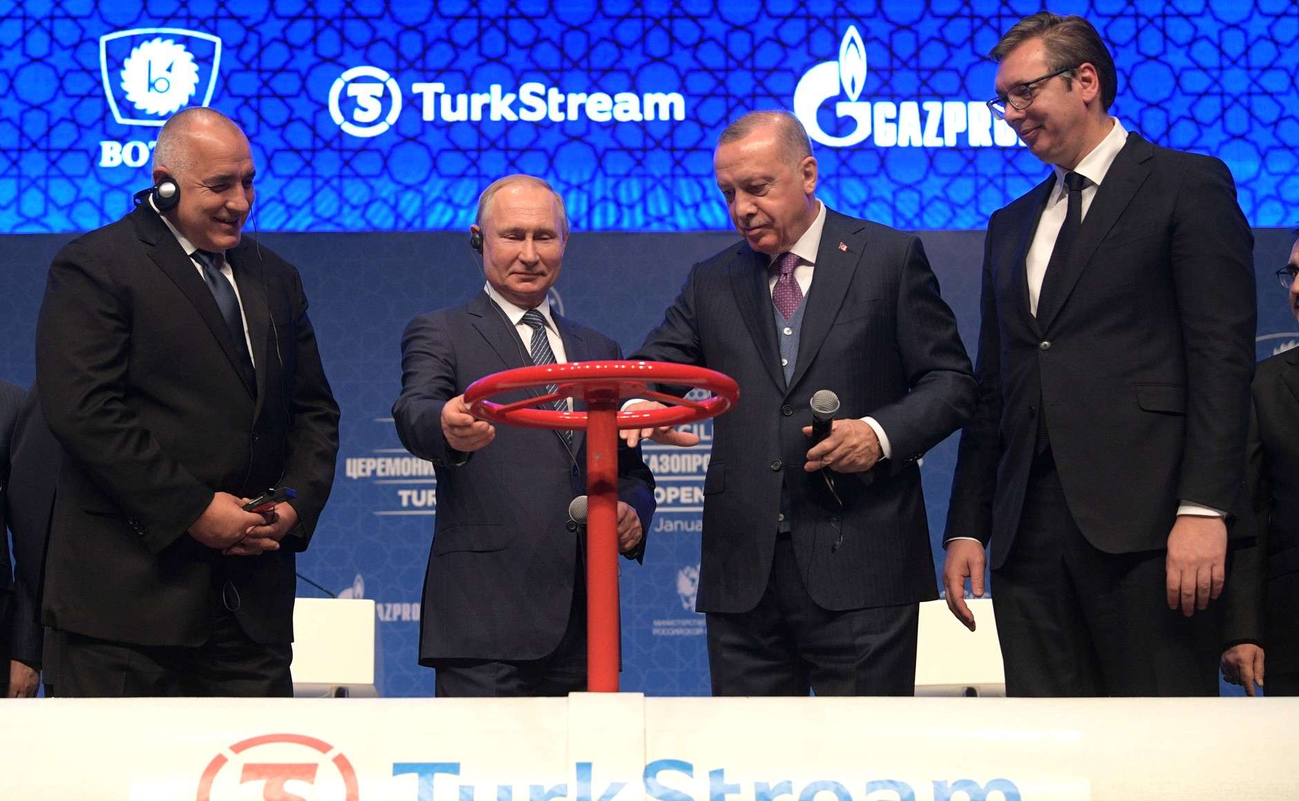 روسيا ترتهن تركيا بمشاريع ضخمة تعليقها سيكلف الاقتصاد التركي ثمنا باهظا