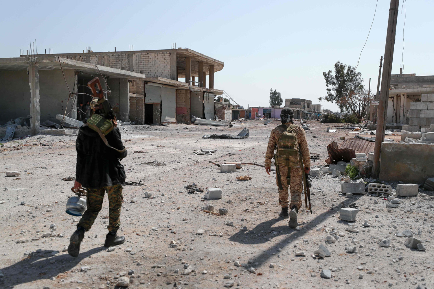 وزير الدفاع التركي يؤكد أن قوات الجيش والفصائل باقون في إدلب