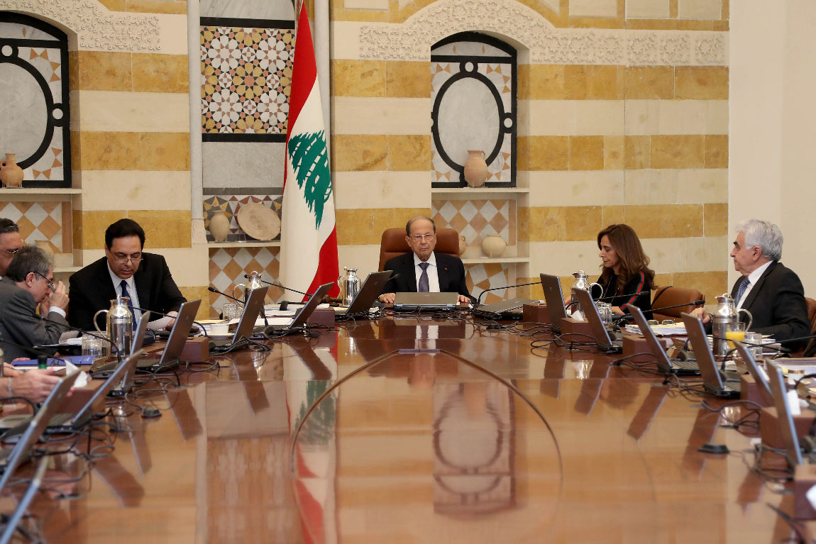 Lebanese President Michel Aoun (C) chairs a cabinet meeting at Presidential Palace