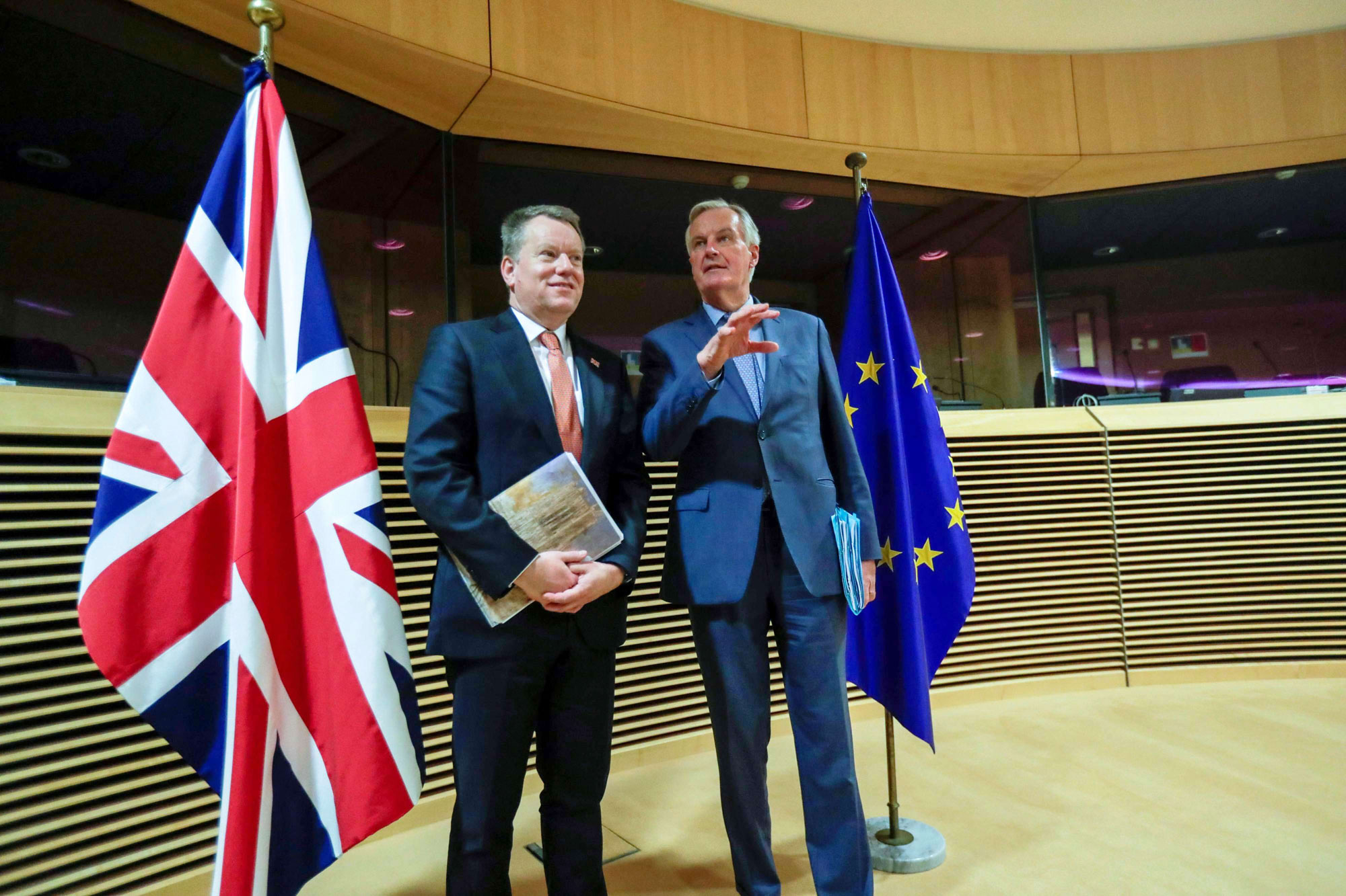 كورونا يعقد مفاوضات اتفاق التجارة بين بريطانيا والاتحاد الاوروبي