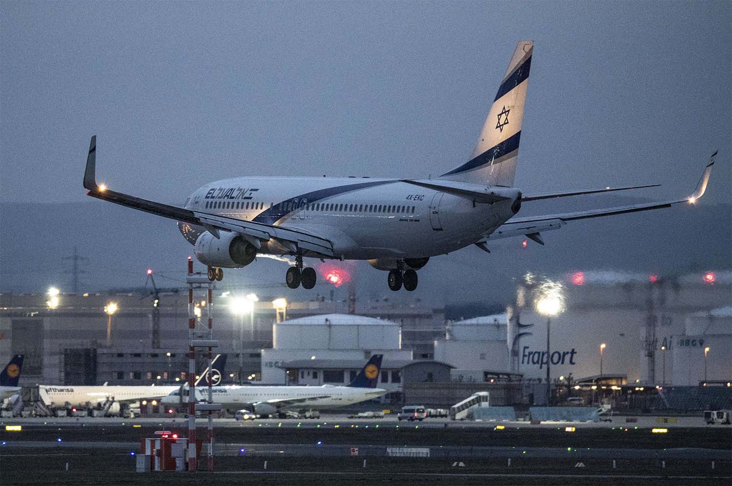 A passenger plane of the Israeli El-Al Airways lands at Frankfurt Airport