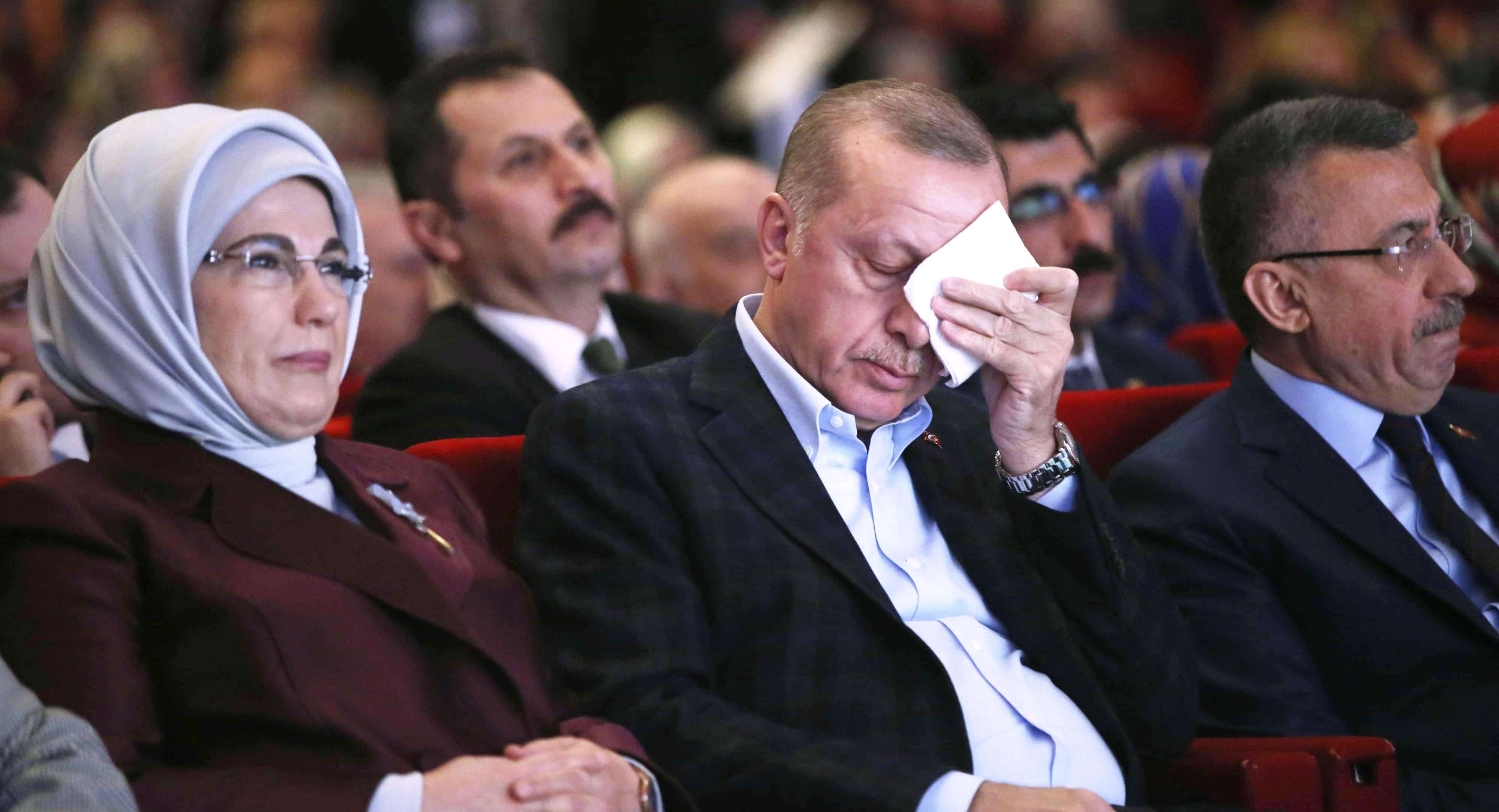 أردوغان عالق بين أكثر من جبهة وبين ارضاء الحليف الأميركي وعدم اغضاب الشريك الروسي