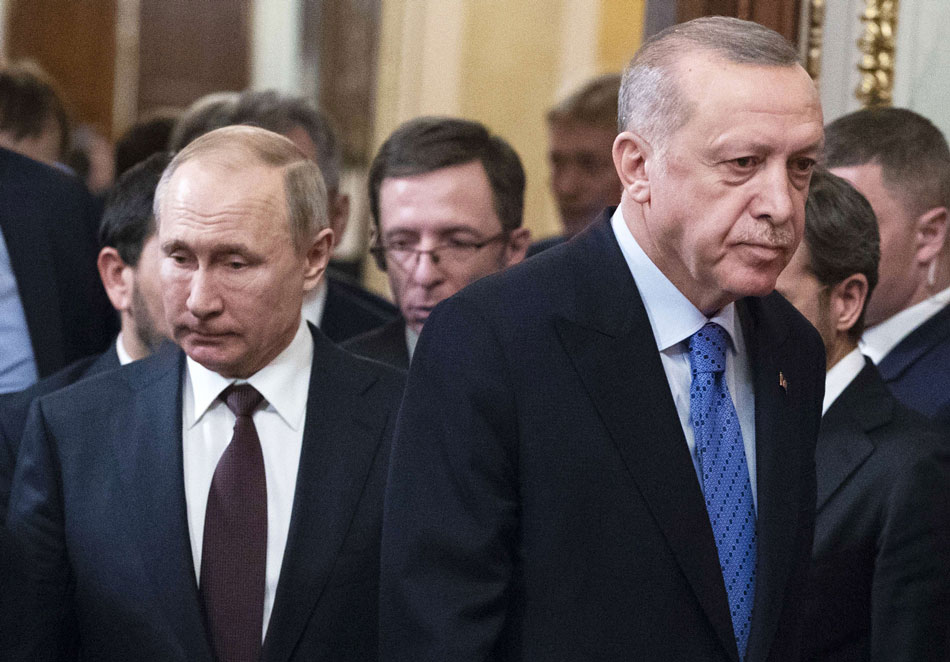 بوتين مع تهدئة تدفع القوات التركية وحلفائها من الفصائل المتشددة خارج ادلب