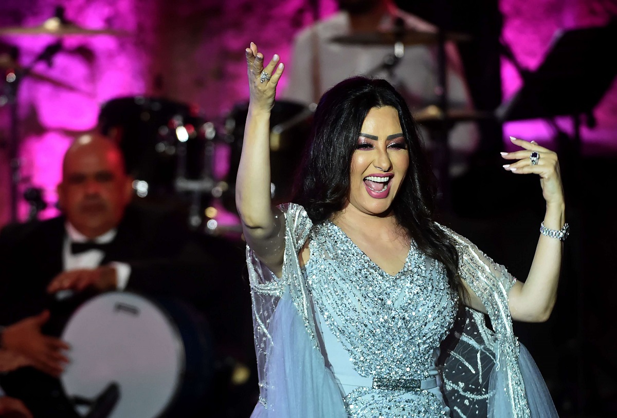 الفنانة التونسية لطيفة التونسية خلال مشاركتها في مهرجان قرطاج الدولي 2019