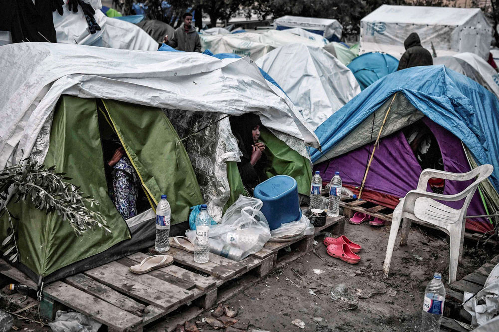 أكثر من 5 آلاف مهاجر يعيشون ضمن مساحة مخصصة لألف في مخيمات اليونان