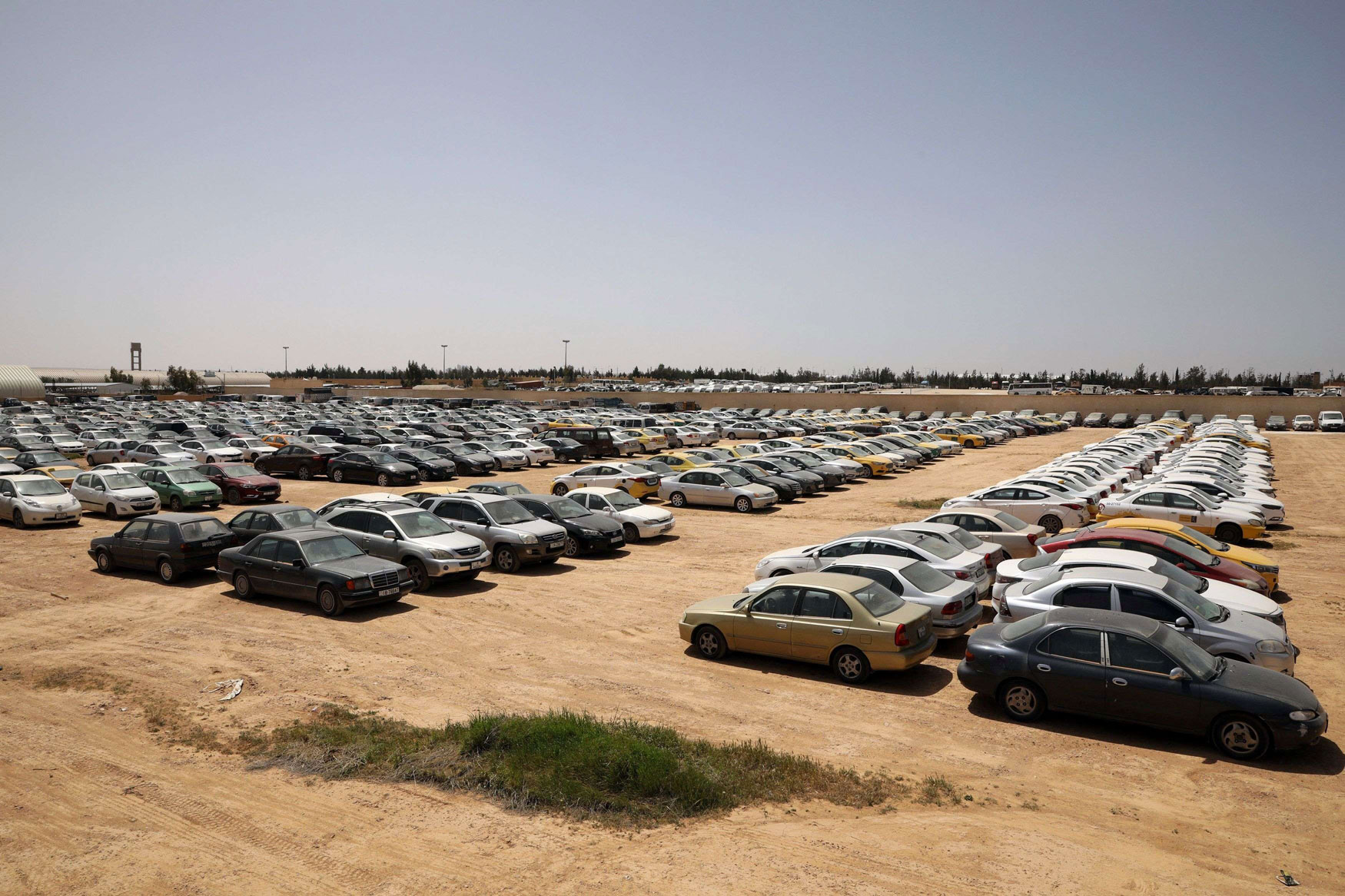 حجز آلاف المركبات لمن خالفوا قرارت الحظر في الأردن
