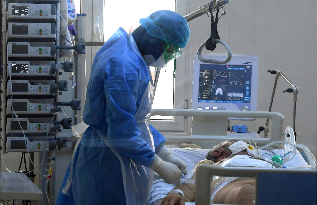 A Tunisian doctor attends to a Covid-19 patient