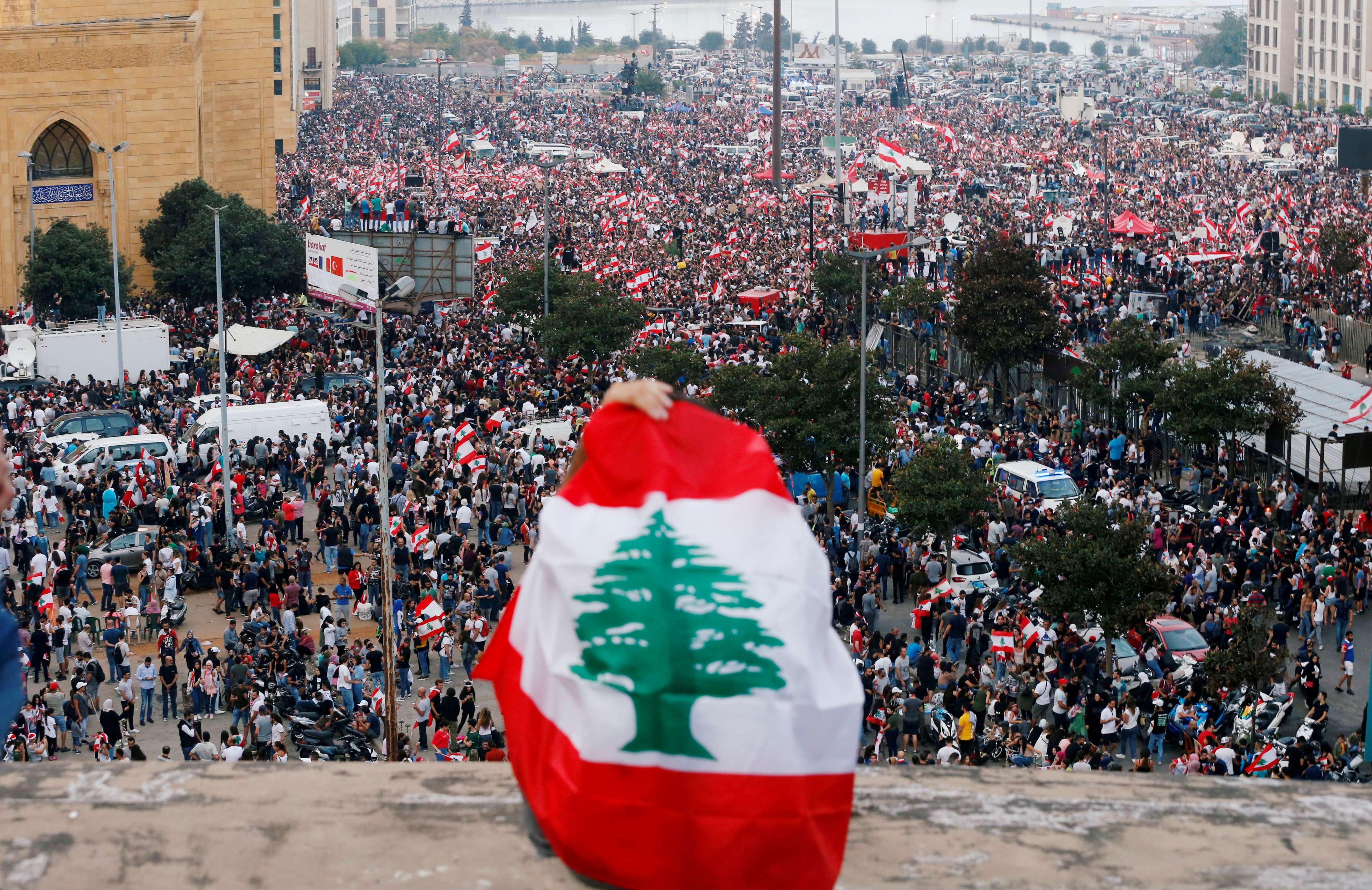 اللبنانيون يحتجون بسبب تداعيات الازمة الاقتصادية والمالية
