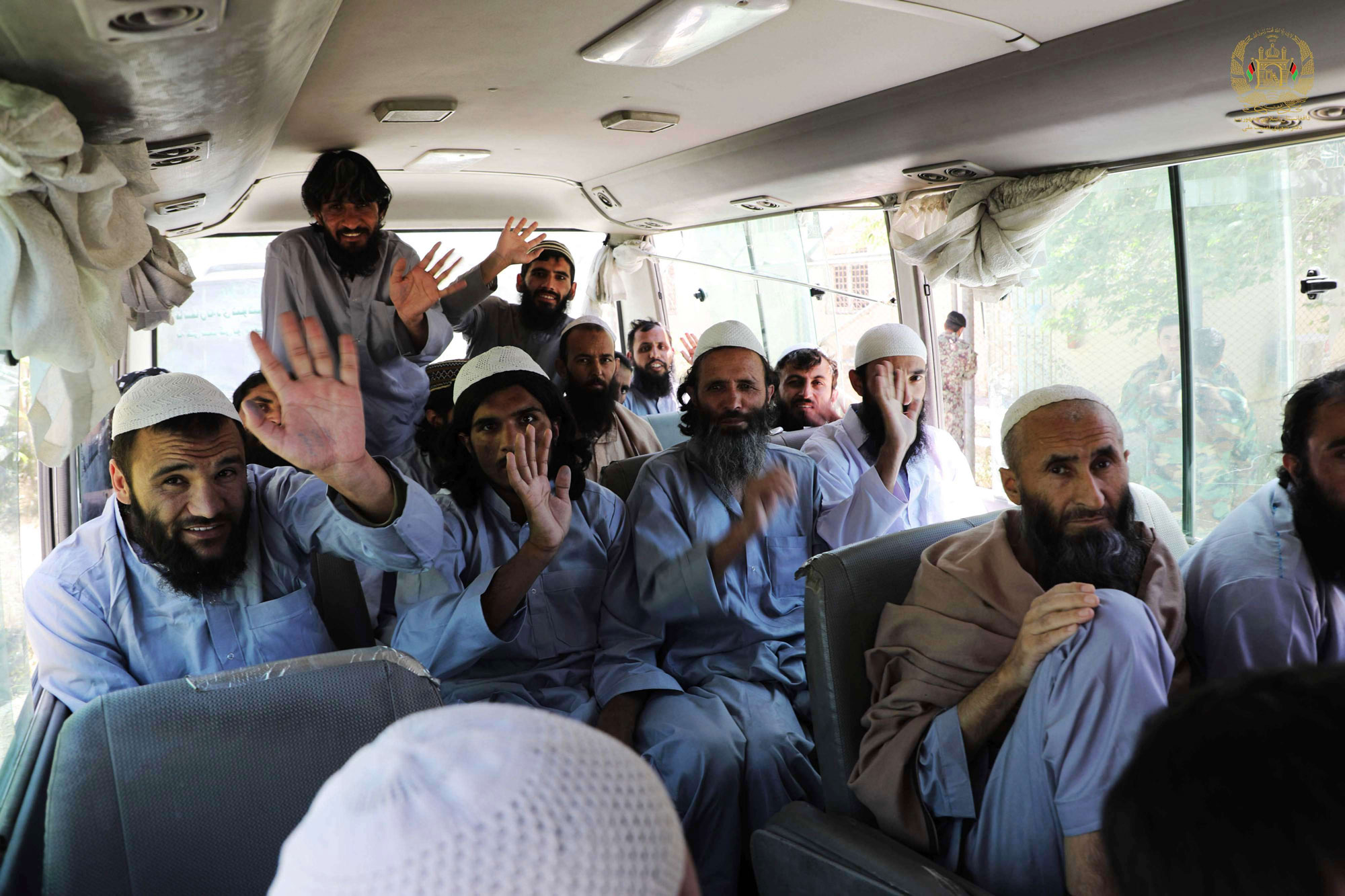 سجناء من طالبان بعد عمليات الإفراج