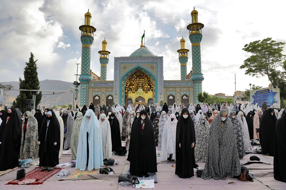 استئناف الأنشطة الدينية والتجارية ينعش انتشار كورونا في إيران